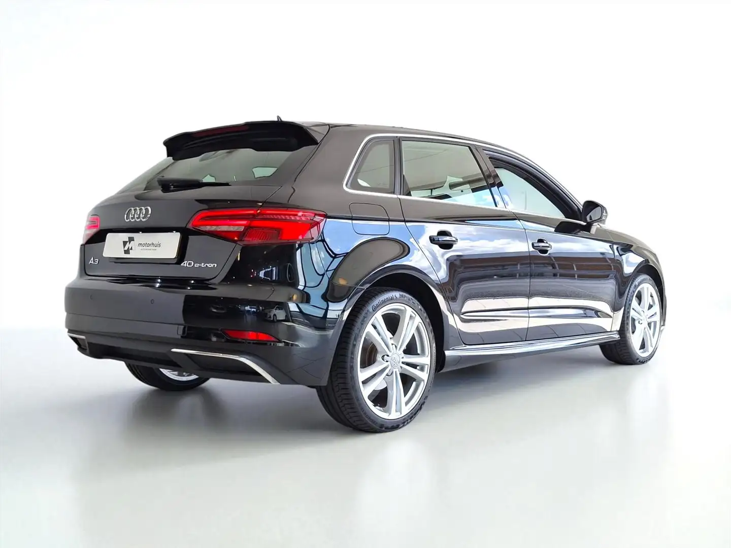 Audi A3 Sportback 40 e-tron 204pk S tronic Advance Sport V Zwart - 2