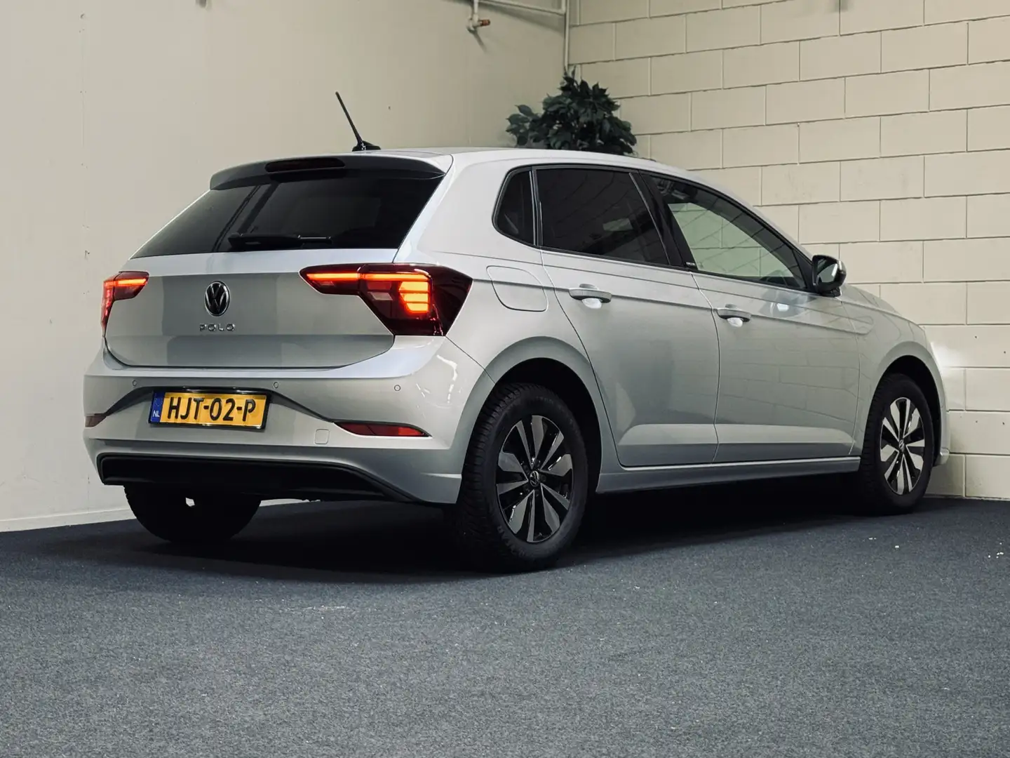 Volkswagen Polo 1.0 TSI DSG Move | CarPlay | Camera | Trekhaak Argent - 2