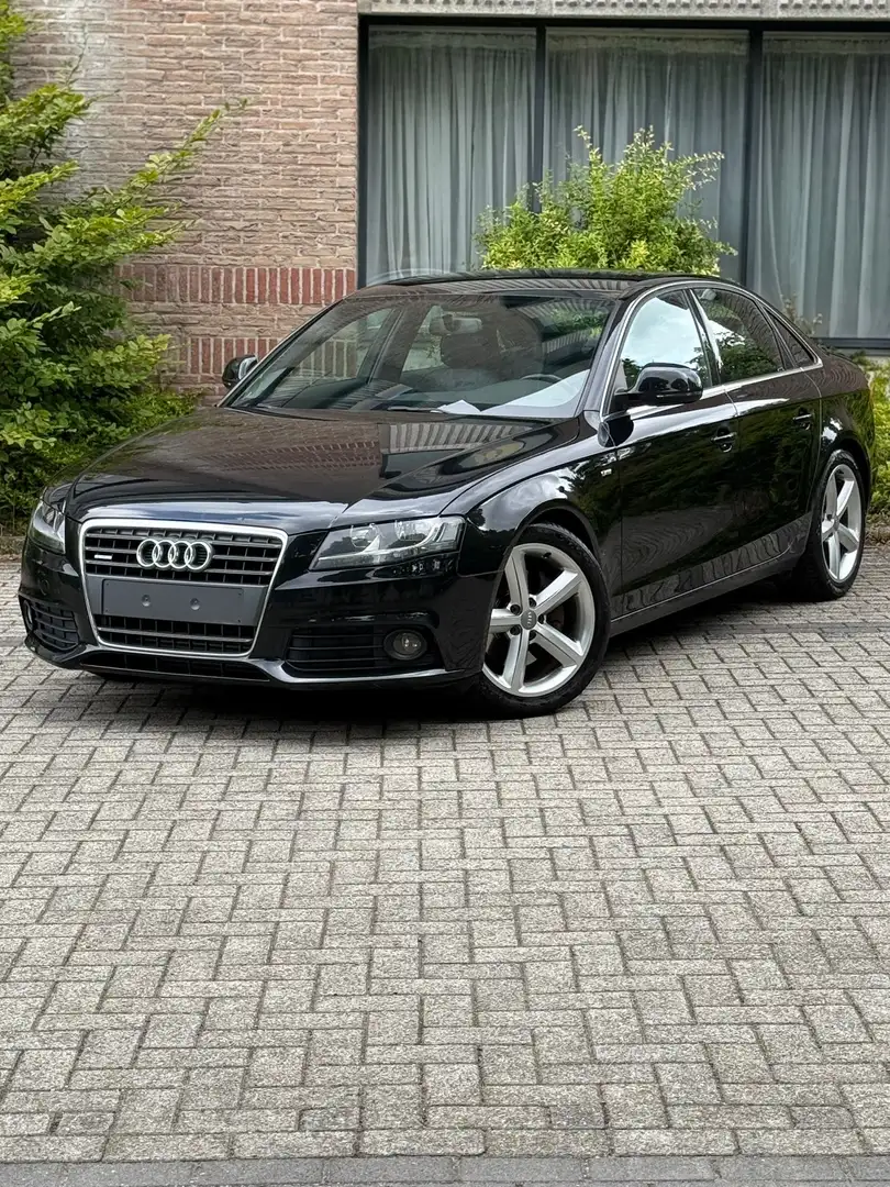 Audi A4 Audi A4 2.0TFSI Essence S-line Quattro Euro 5 Zwart - 1