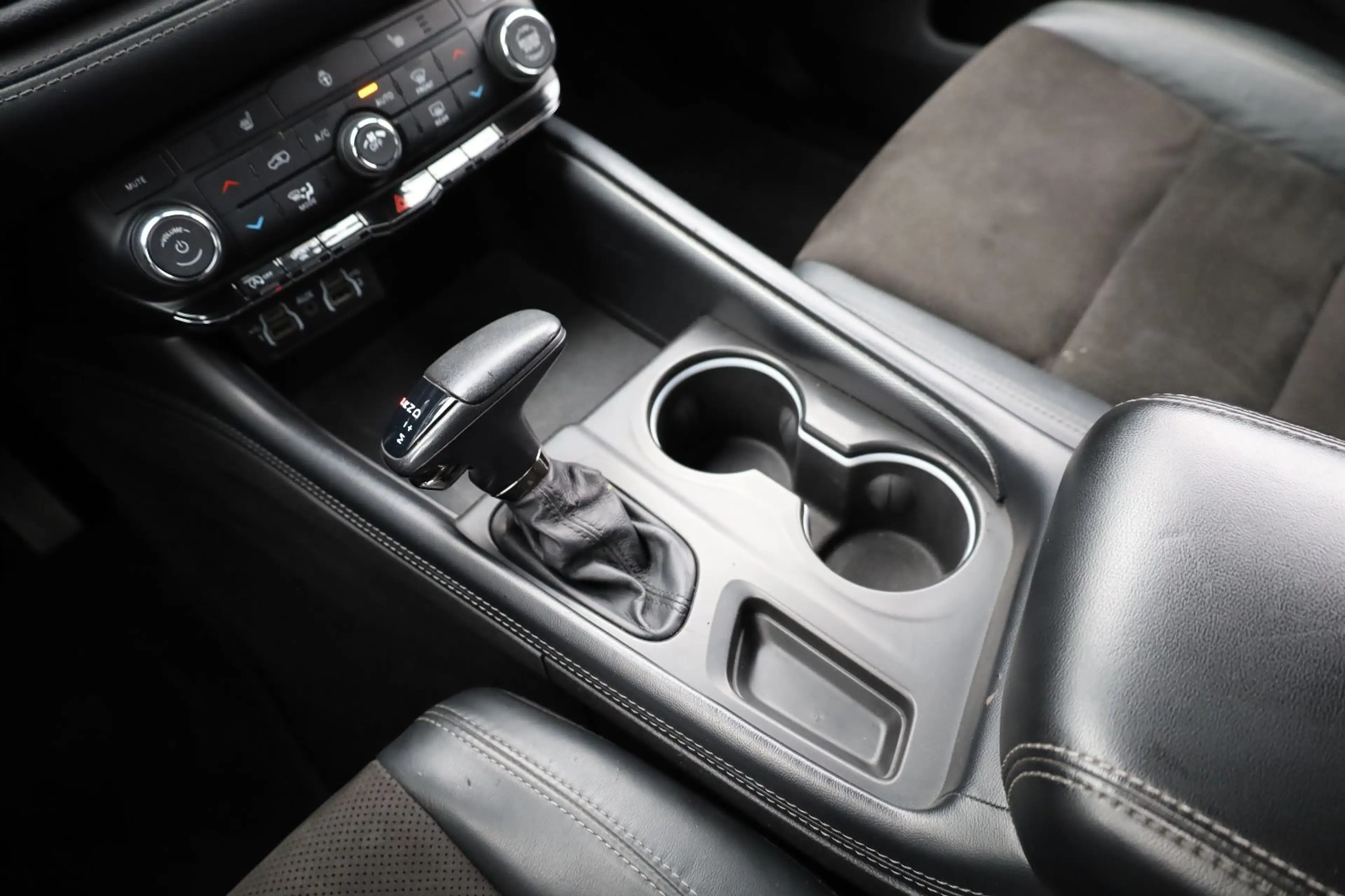 Dodge Durango 3.6 GT AWD/SHZ/LHZ/7-Sitzer/TEMP/BTH/R20 — photo 15
