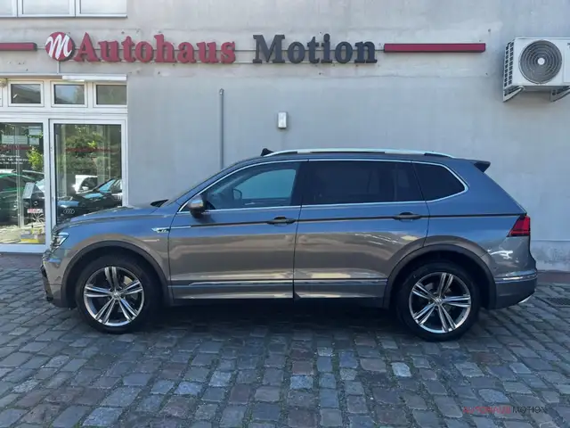 Volkswagen Tiguan Allspace view 6