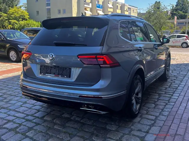 Volkswagen Tiguan Allspace view 5