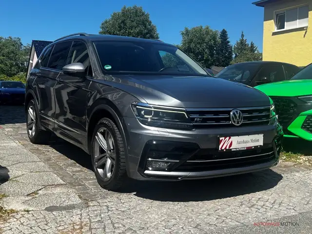 Volkswagen Tiguan Allspace view 4