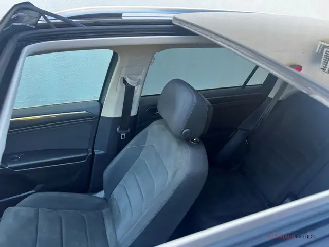 Volkswagen Tiguan Allspace view 8