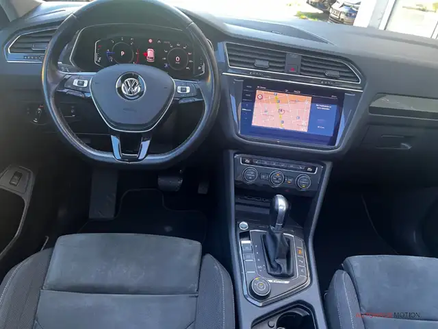Volkswagen Tiguan Allspace view 11