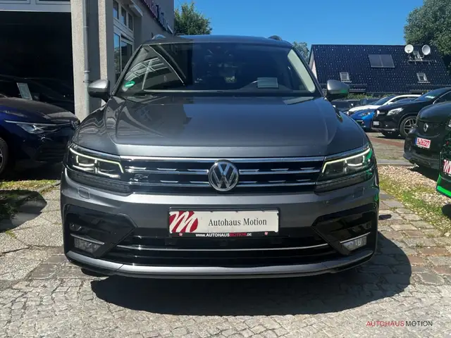Volkswagen Tiguan Allspace view 3