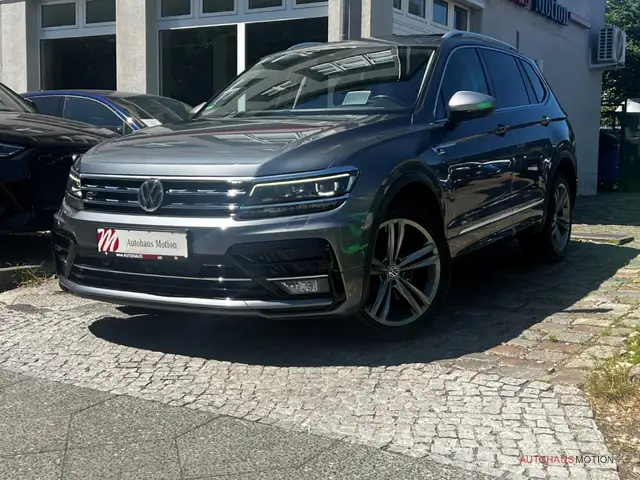 Volkswagen Tiguan Allspace view 2