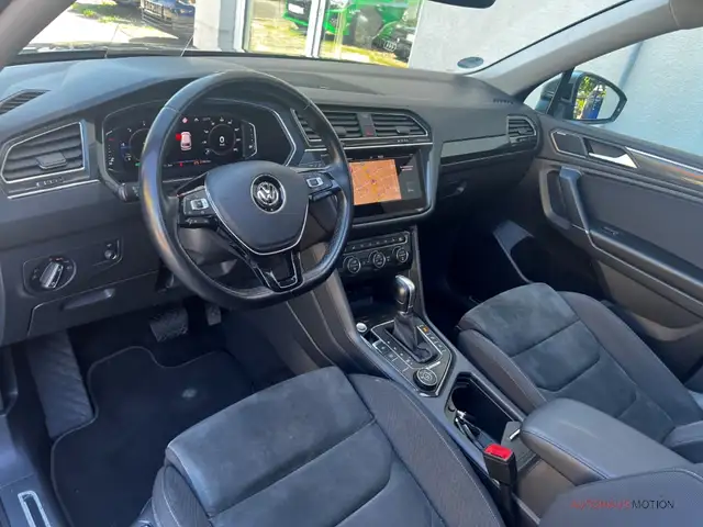 Volkswagen Tiguan Allspace view 9