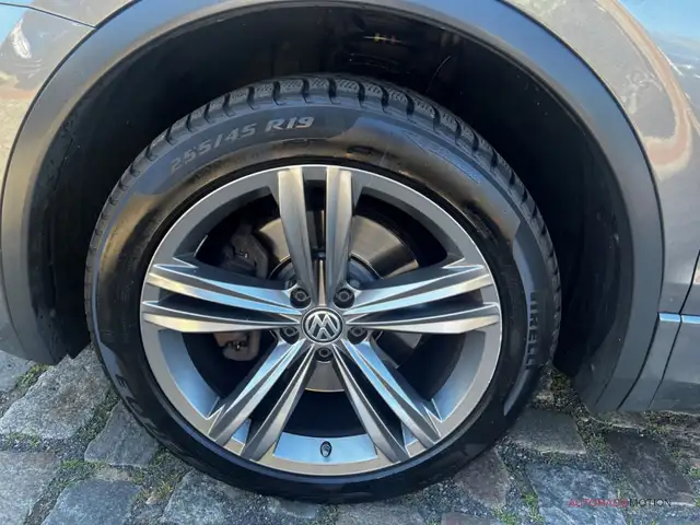 Volkswagen Tiguan Allspace view 7