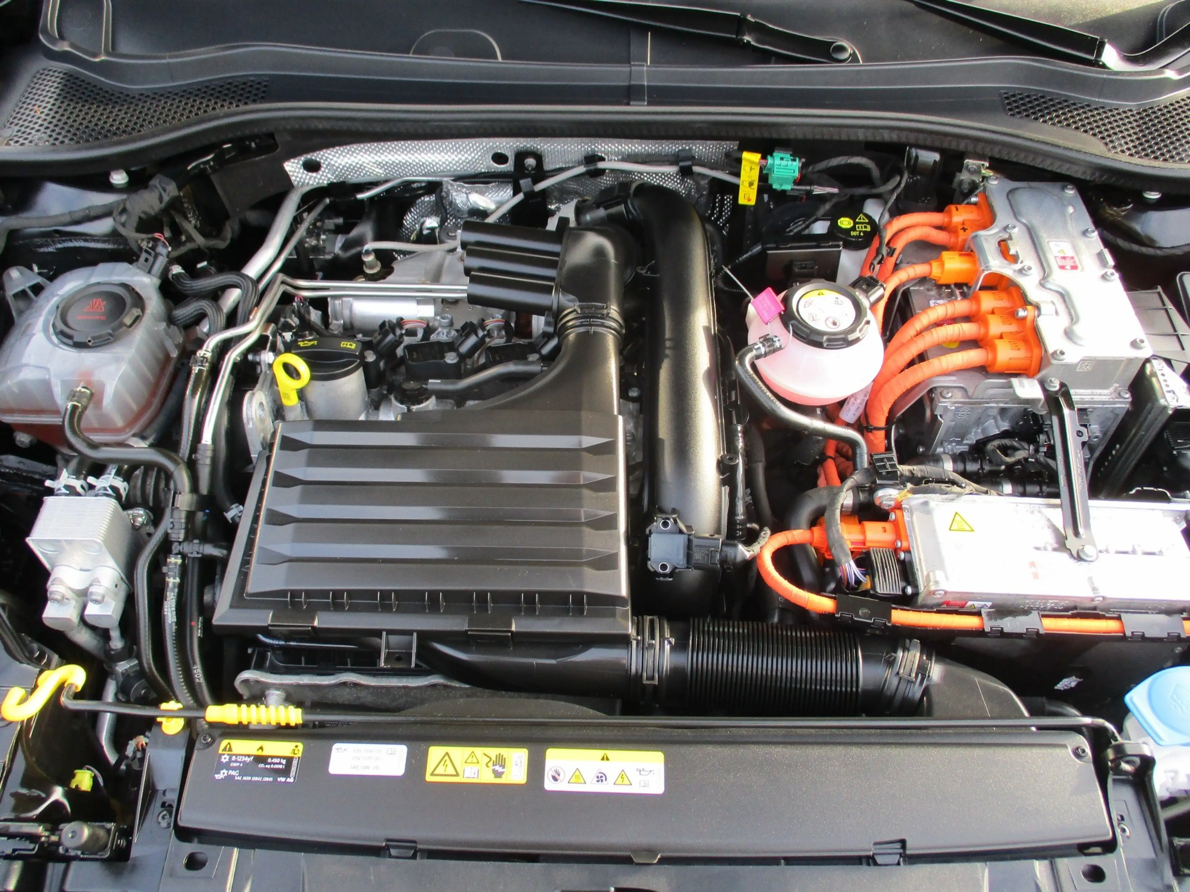 SEAT Leon e-Hybrid FR e-Hybrid Systemleistung 204 PS — photo 9