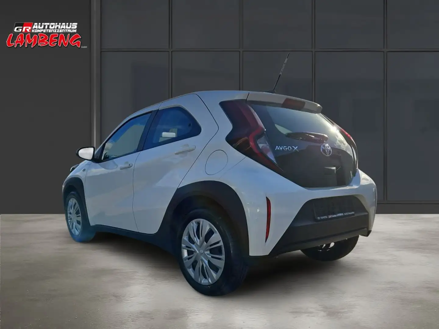Toyota Aygo X Play Weiß - 2
