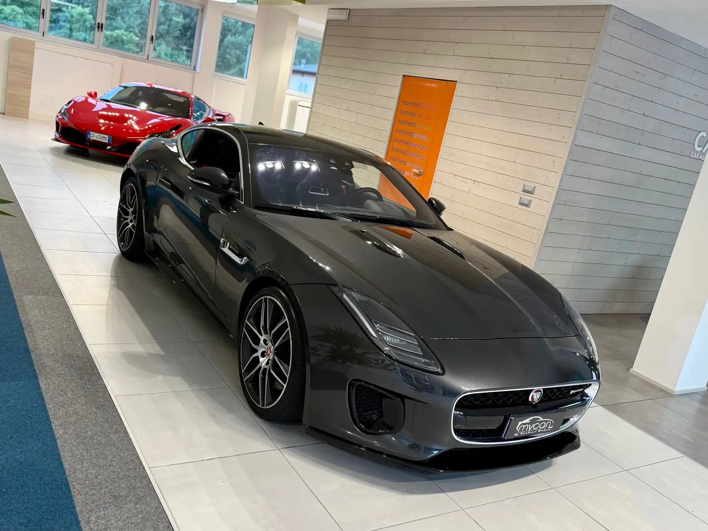 Jaguar F-Type F-Type Coupe 2.0 i4 R-Dynamic rwd 300cv auto my19 Grijs - 2
