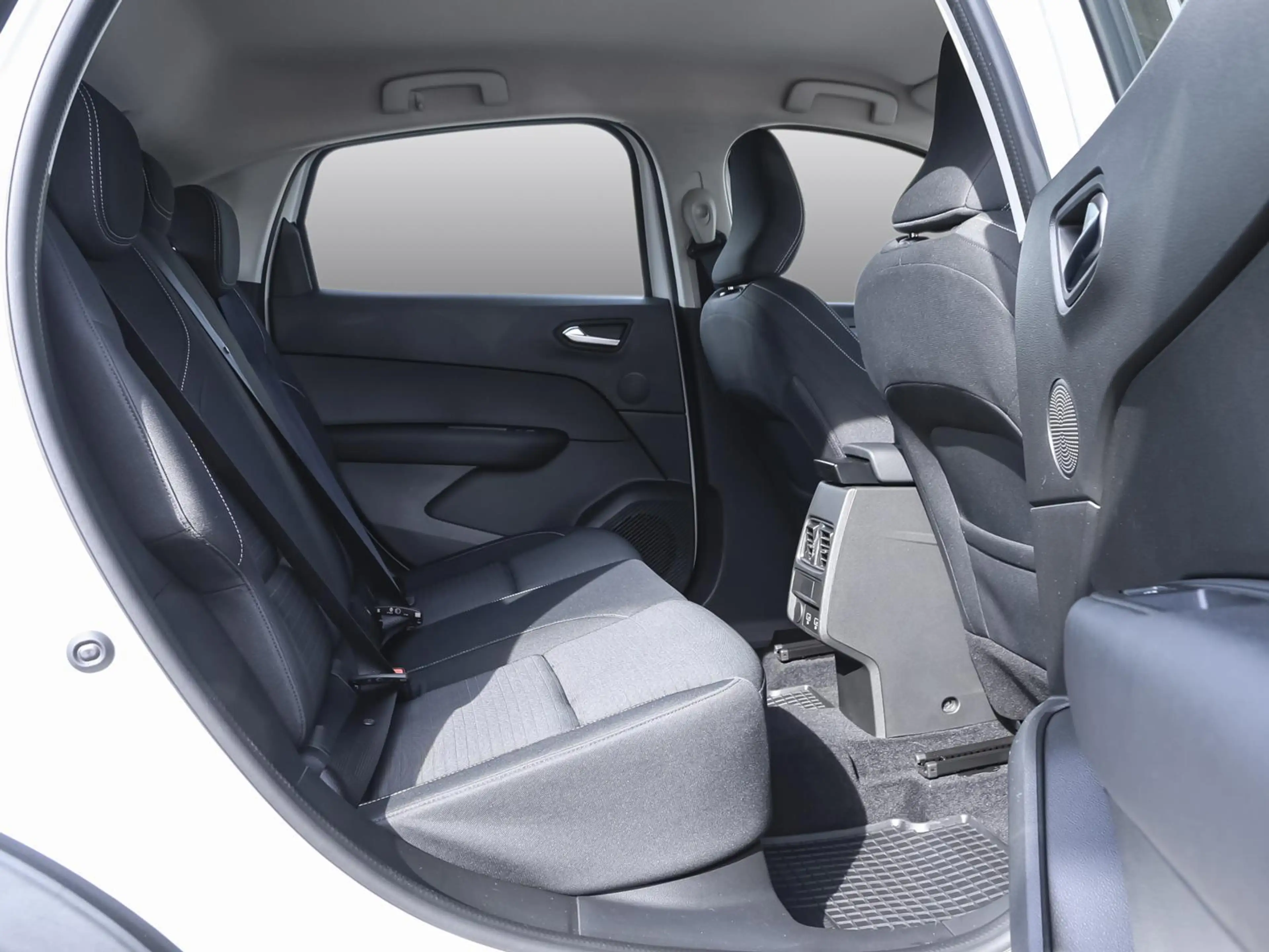 Renault Arkana TCe 140 EDC EQUILIBRE PDC NAVI LM — photo 3