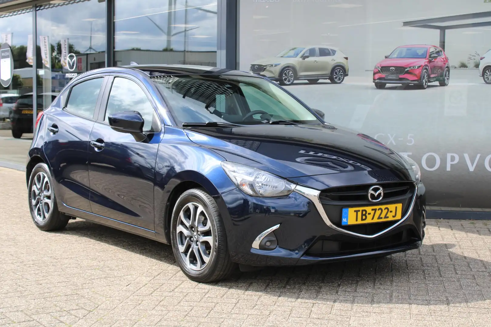 Mazda 2 1.5 Skyactiv-G Dynamic+ Trekhaak, Cruise, Navi, PD Blauw - 2