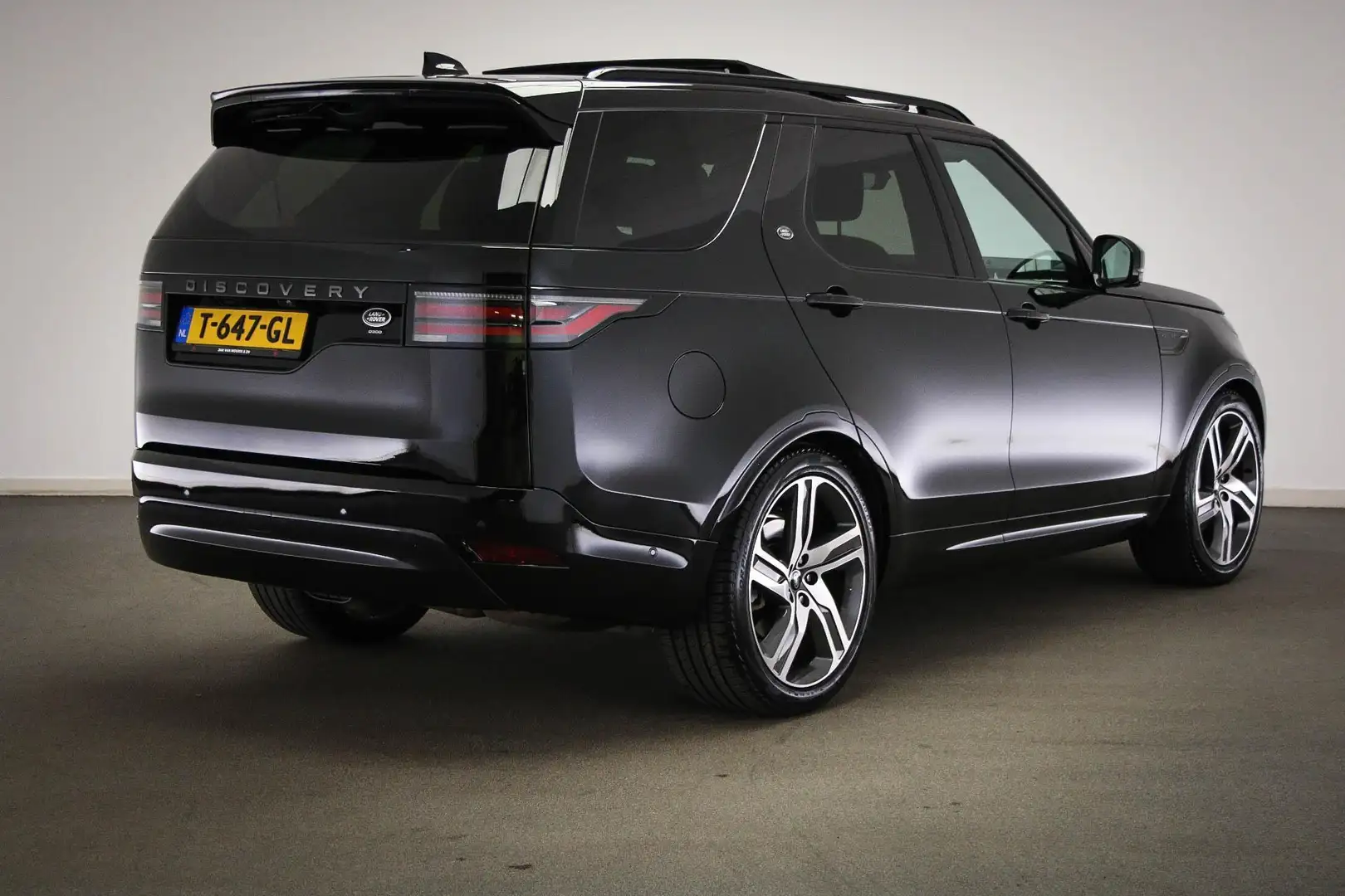 Land Rover Discovery 3.0 D300 R-Dynamic HSE 7p. | PANORAMADAK | DAB | A Чёрный - 2
