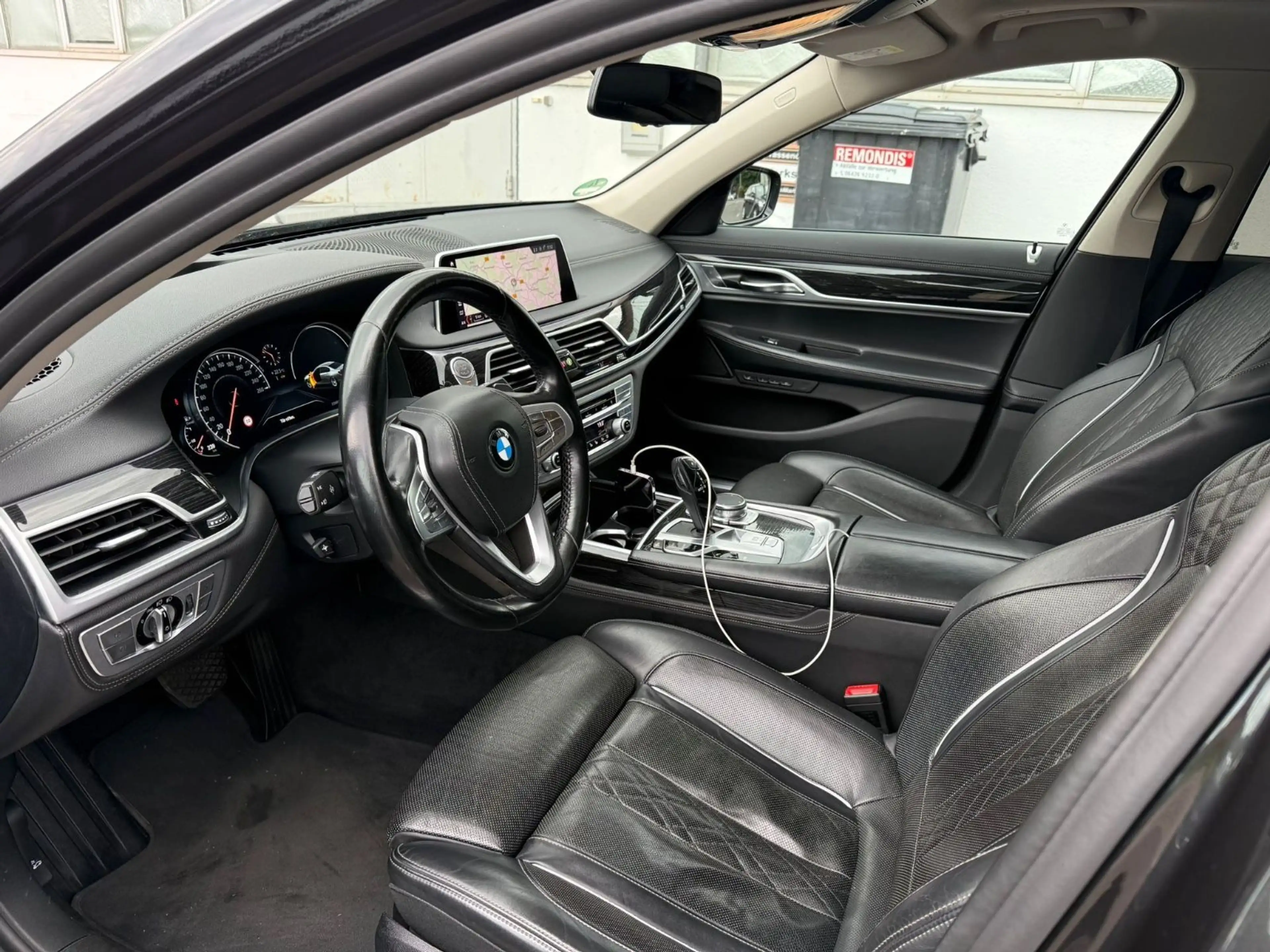 BMW 740 7 740 d xDrive — photo 11