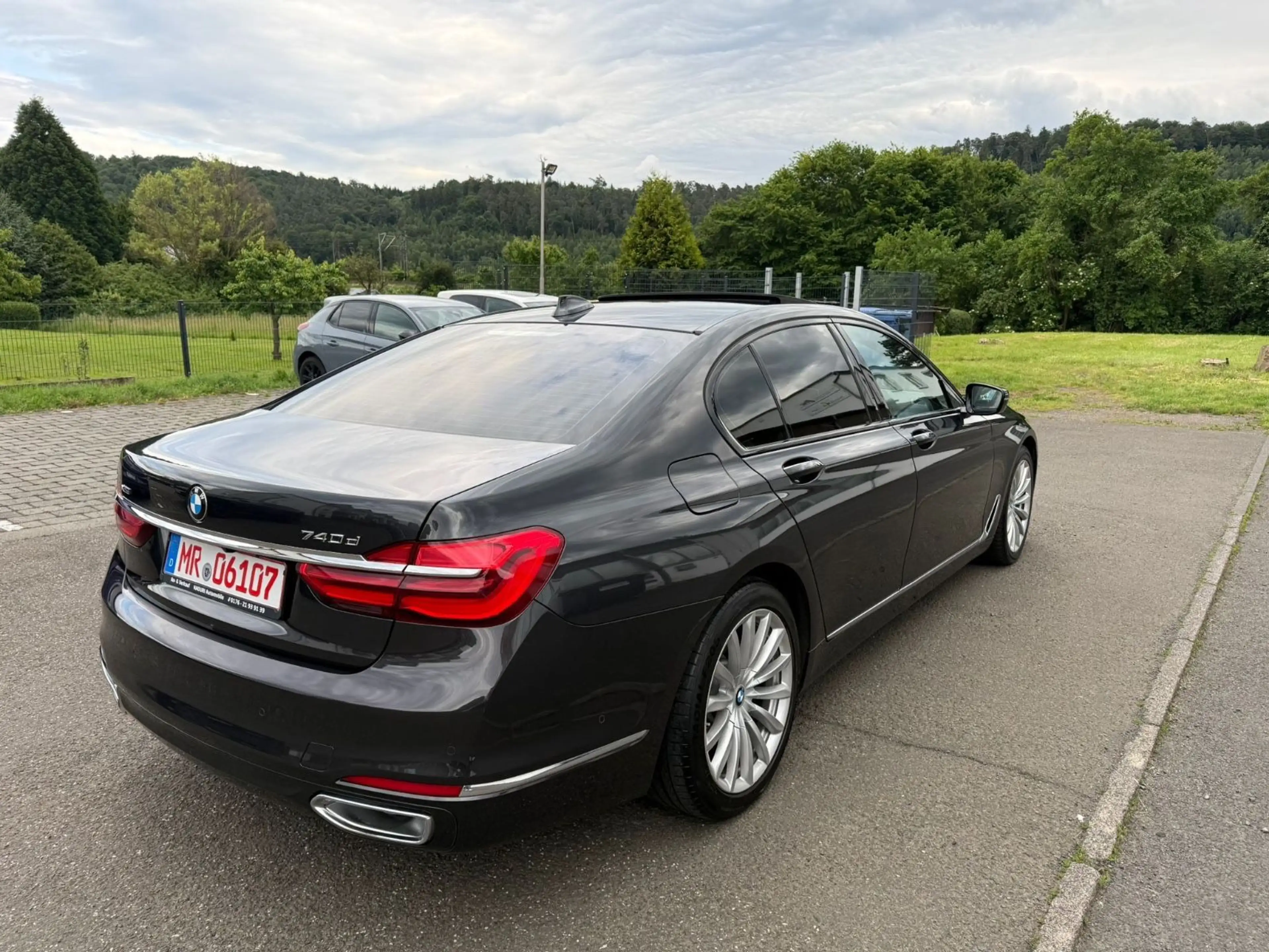 BMW 740 7 740 d xDrive — photo 7