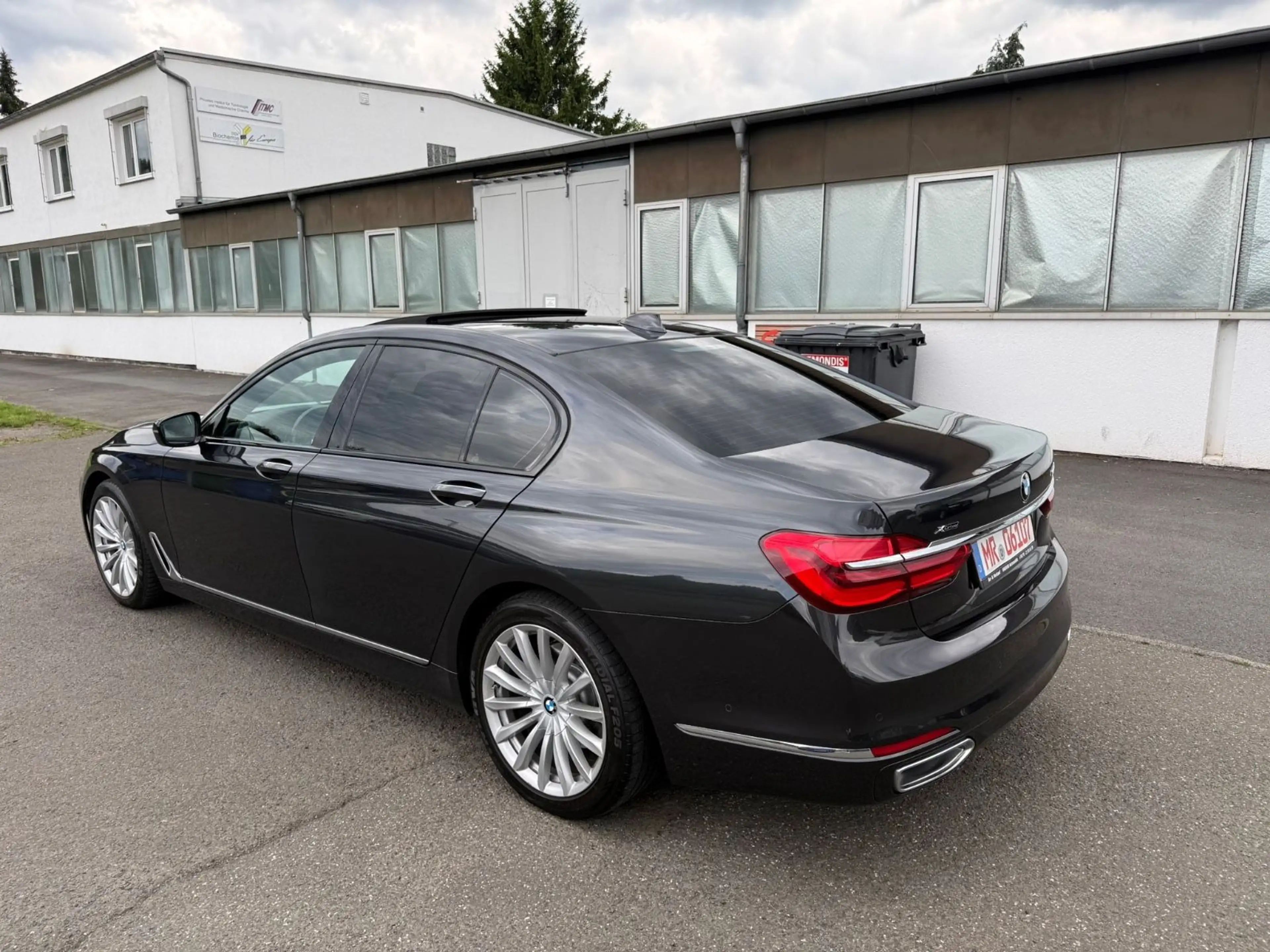 BMW 740 7 740 d xDrive — photo 8