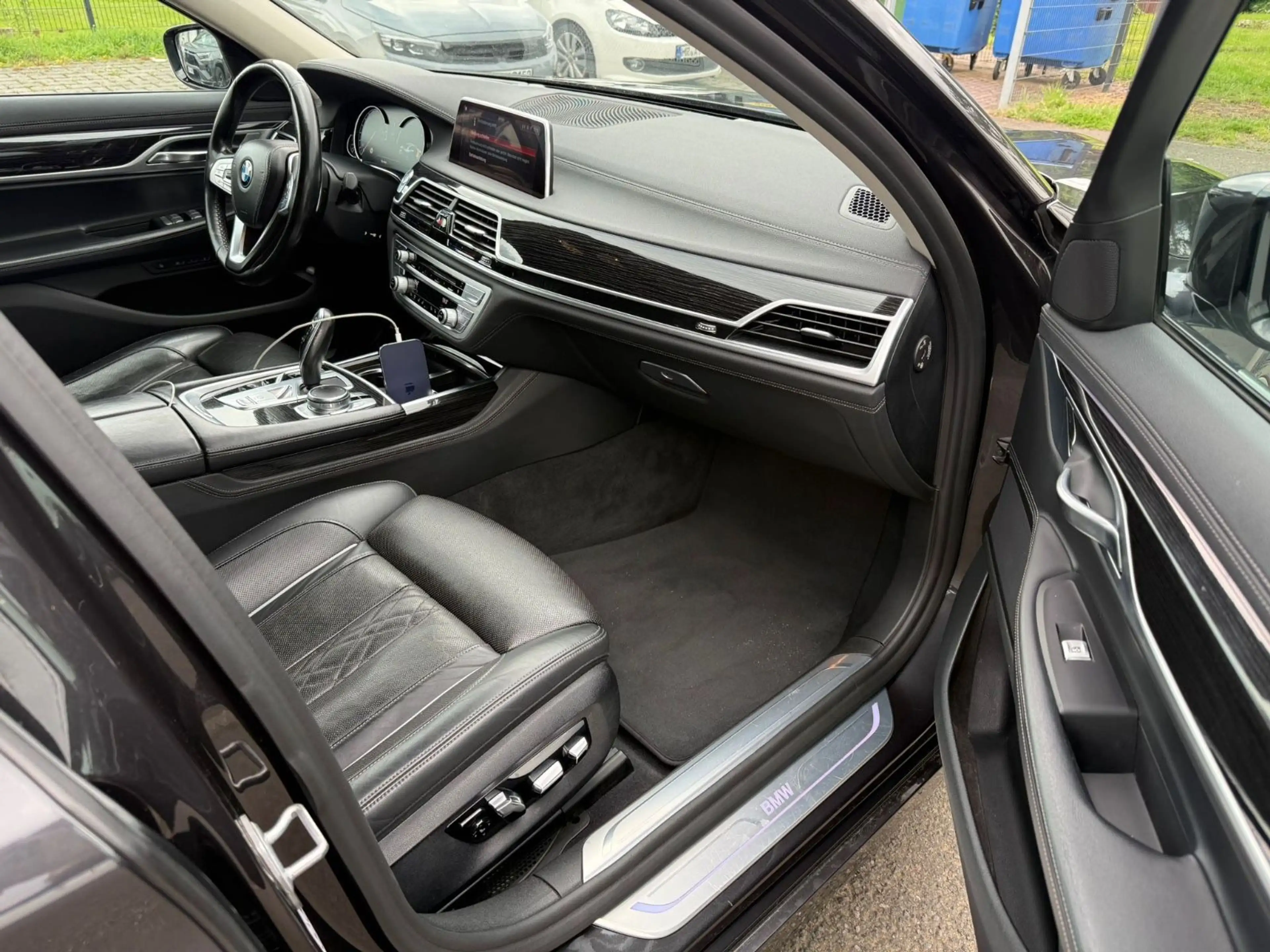 BMW 740 7 740 d xDrive — photo 14