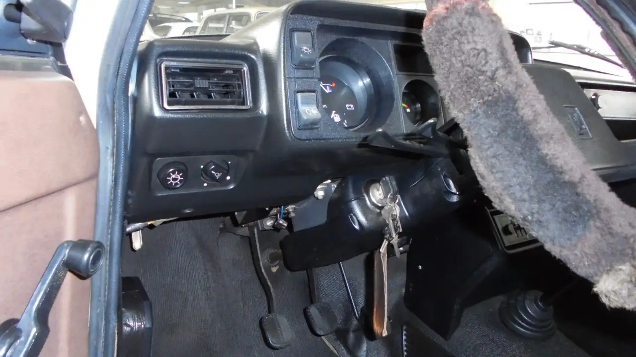 Lada 2105 H-Kennzeichen,AHZV 1,3,4-Gang,Radio,, foto 7