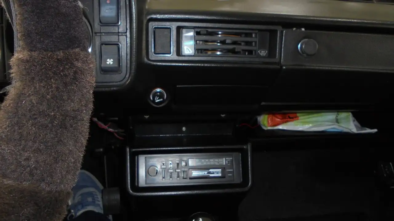 Lada 2105 H-Kennzeichen,AHZV 1,3,4-Gang,Radio,, foto 9