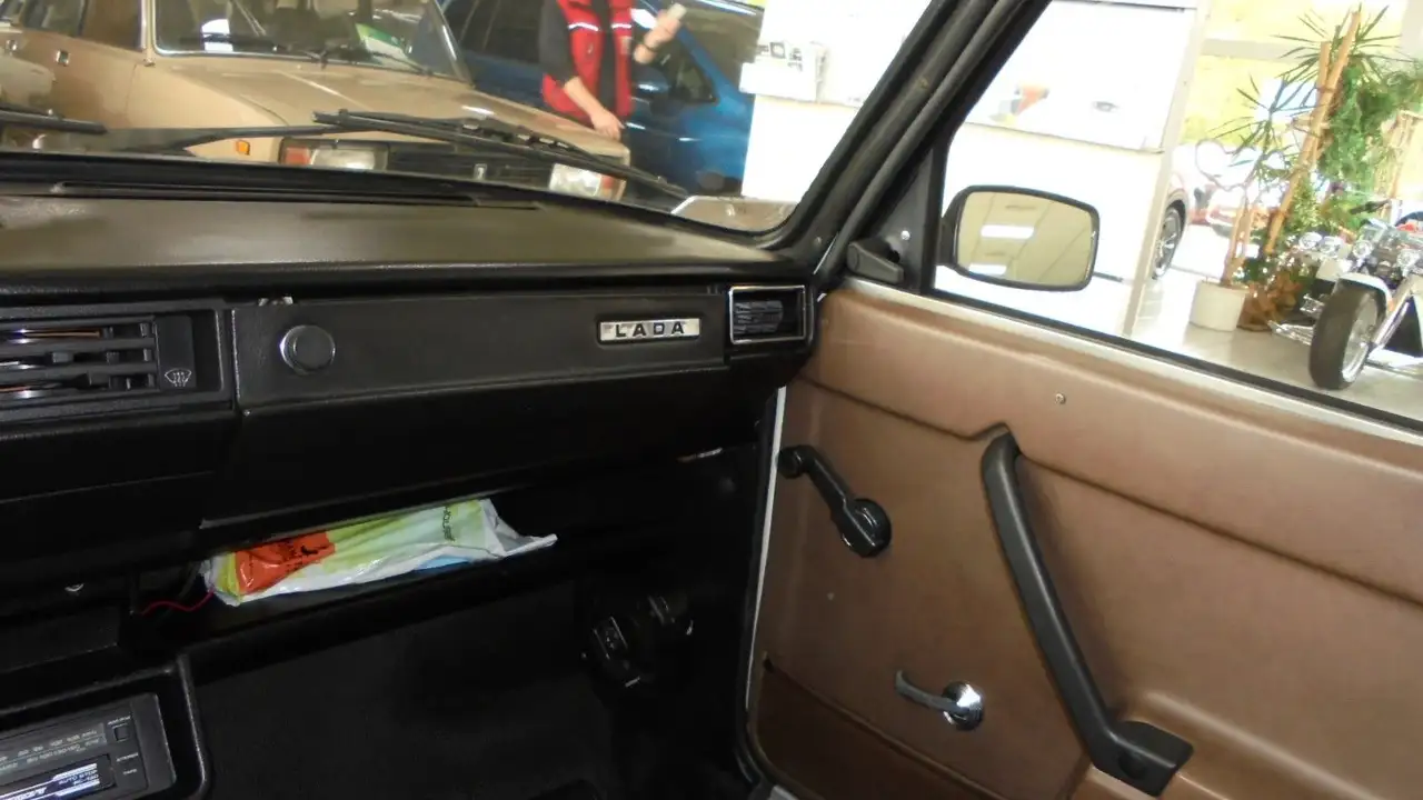 Lada 2105 H-Kennzeichen,AHZV 1,3,4-Gang,Radio,, foto 10