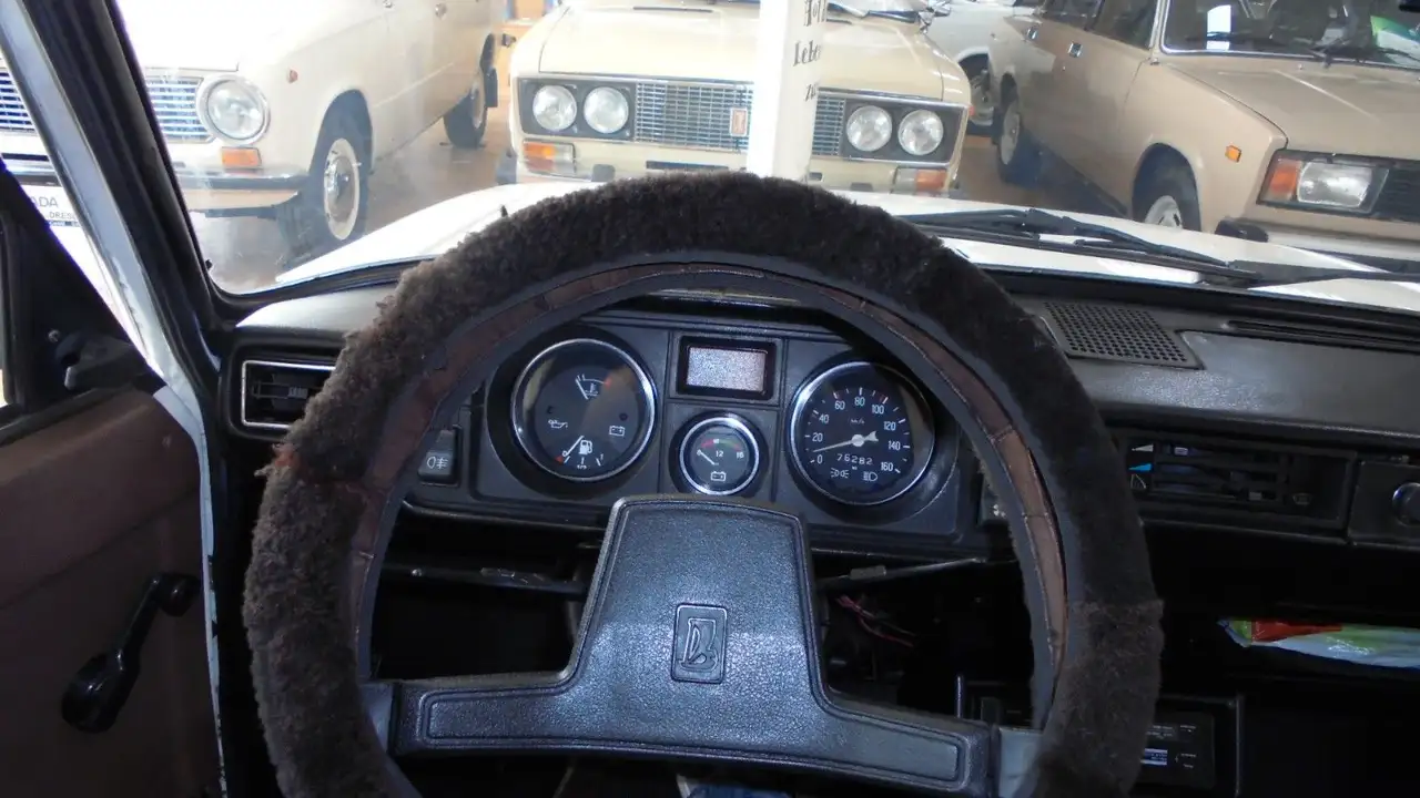 Lada 2105 H-Kennzeichen,AHZV 1,3,4-Gang,Radio,, foto 8