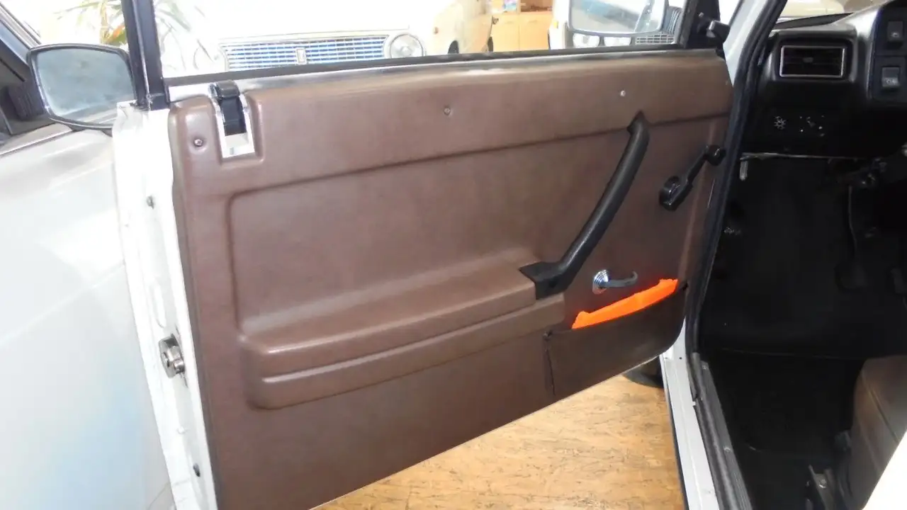 Lada 2105 H-Kennzeichen,AHZV 1,3,4-Gang,Radio,, foto 6