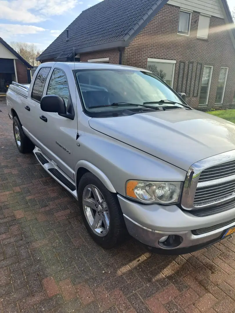 Dodge RAM RAM undefined Srebrny - 2