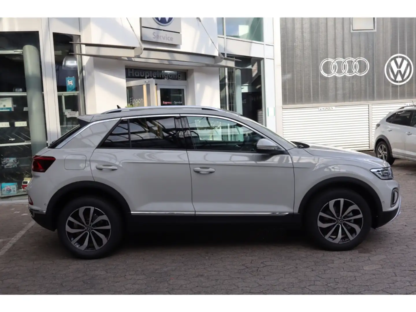 Volkswagen T-Roc 1.5 DSG IQ-Matrix Winterpaket RFK Style Grau - 2