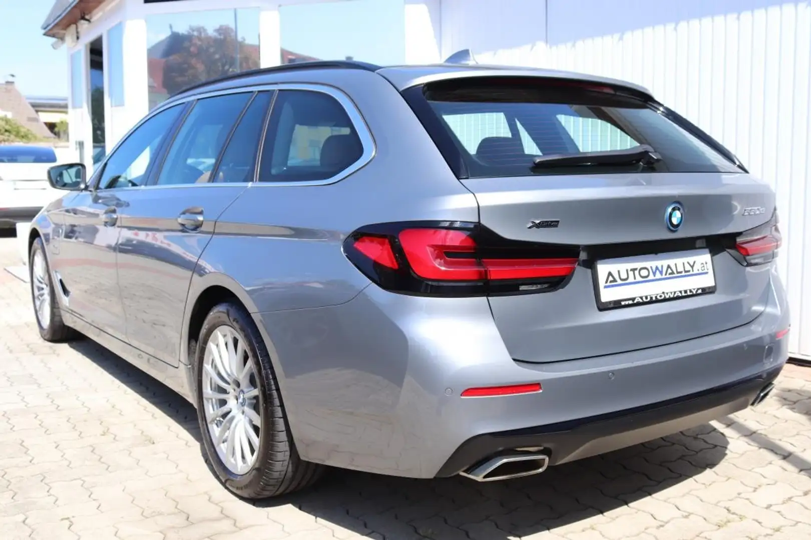 BMW 530 530e xDrive Touring Aut. Grau - 2