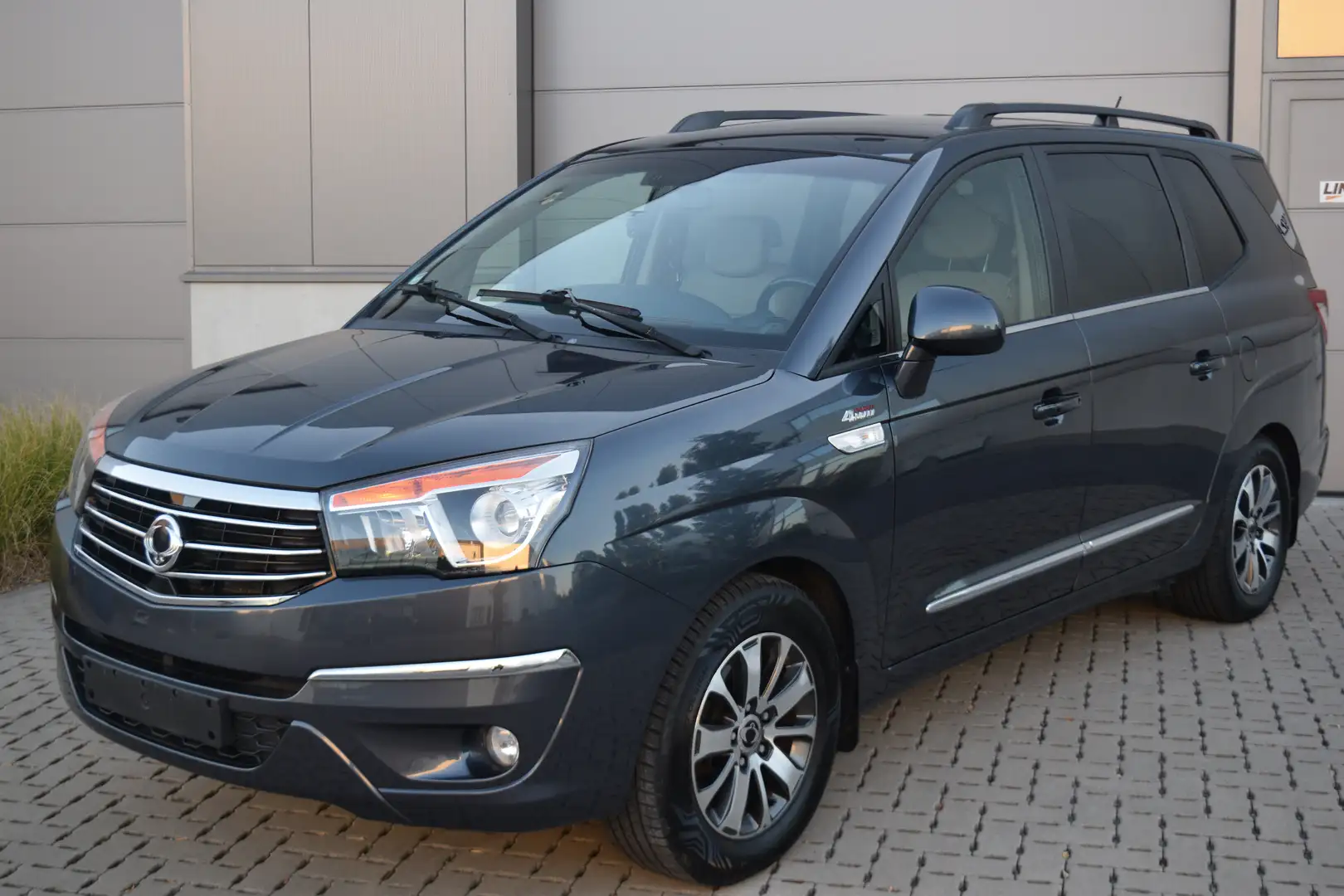 SsangYong Rodius 2.2 TD-XDi 4WD Sapphire Aut. 7pl Szürke - 1