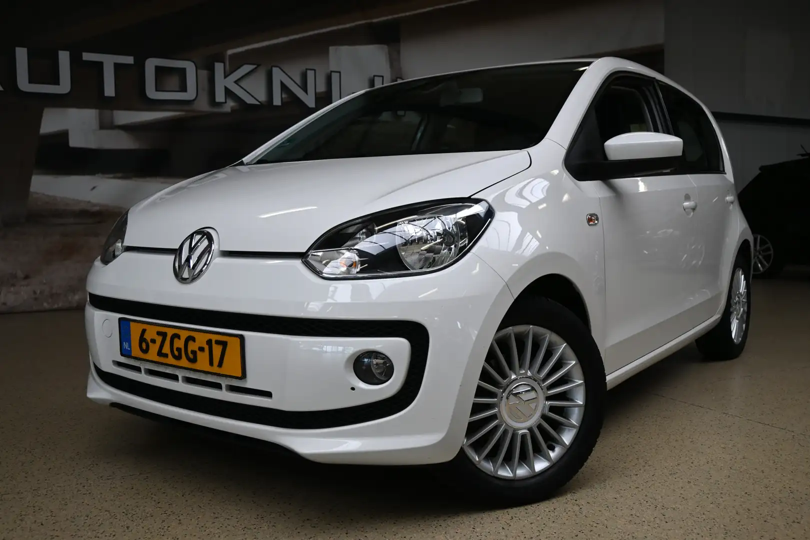 Volkswagen up! 1.0 High Up! 60pk BlueMotion | NL auto | Airco | P Wit - 2