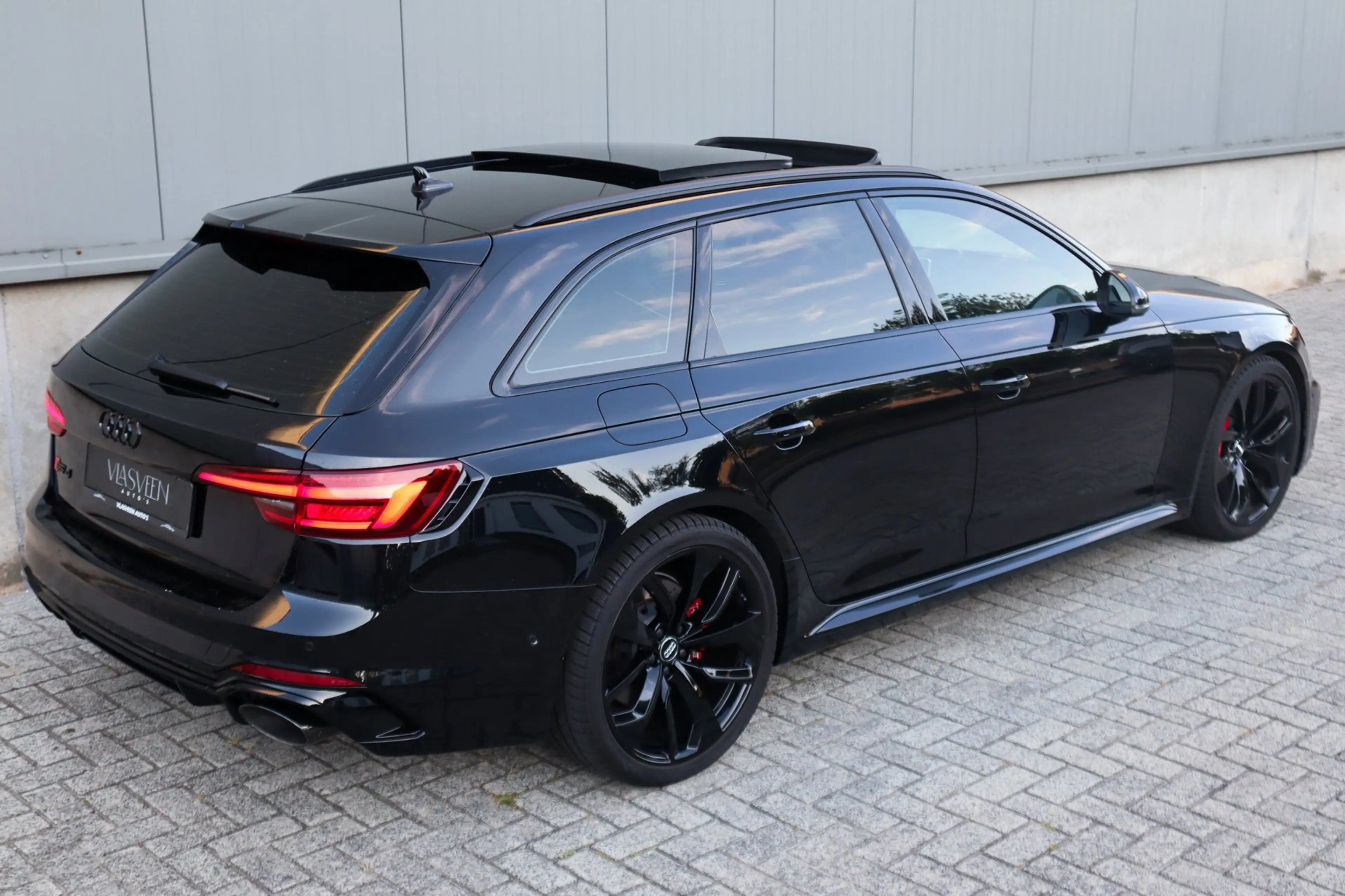 Audi RS4 A4 Avant 2.9 TFSI quattro B&O Panodak — photo 12