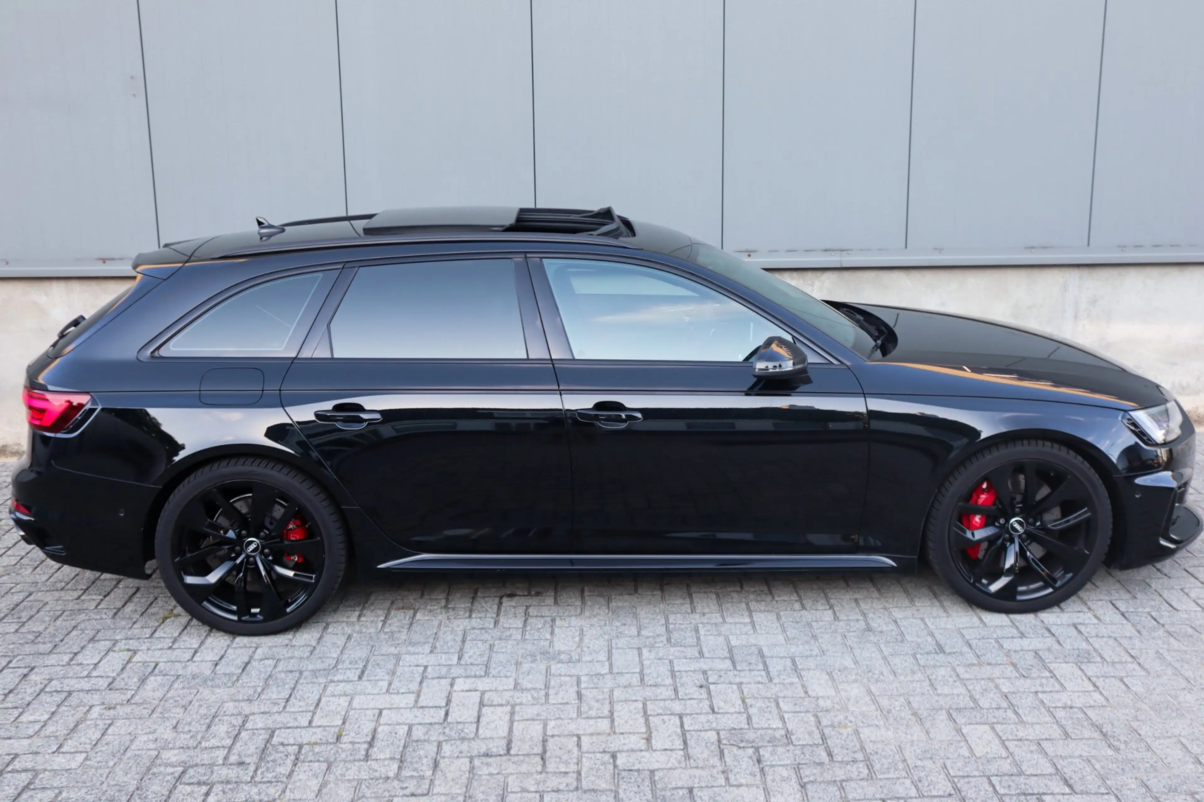 Audi RS4 A4 Avant 2.9 TFSI quattro B&O Panodak — photo 13