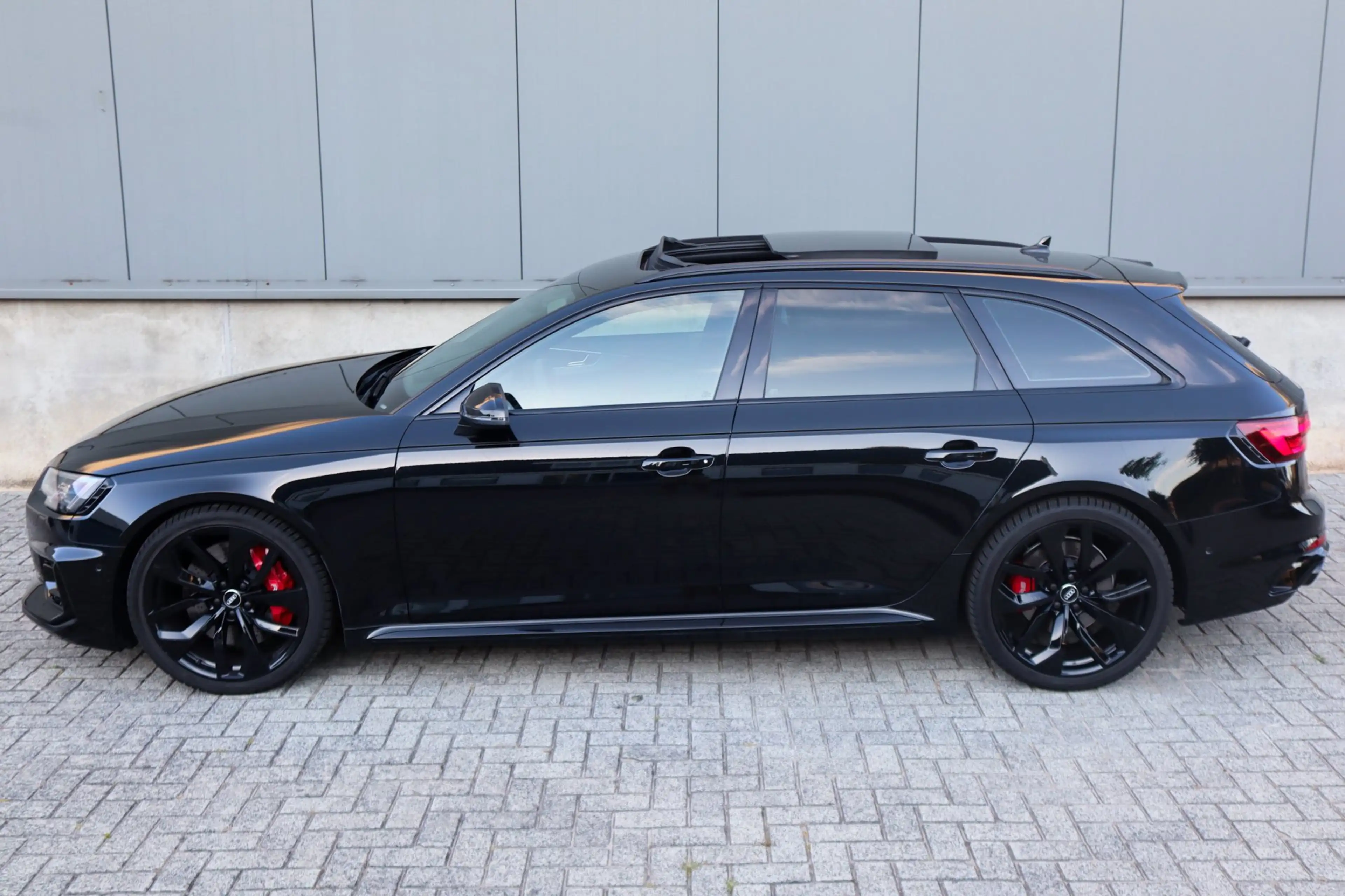 Audi RS4 A4 Avant 2.9 TFSI quattro B&O Panodak — photo 10