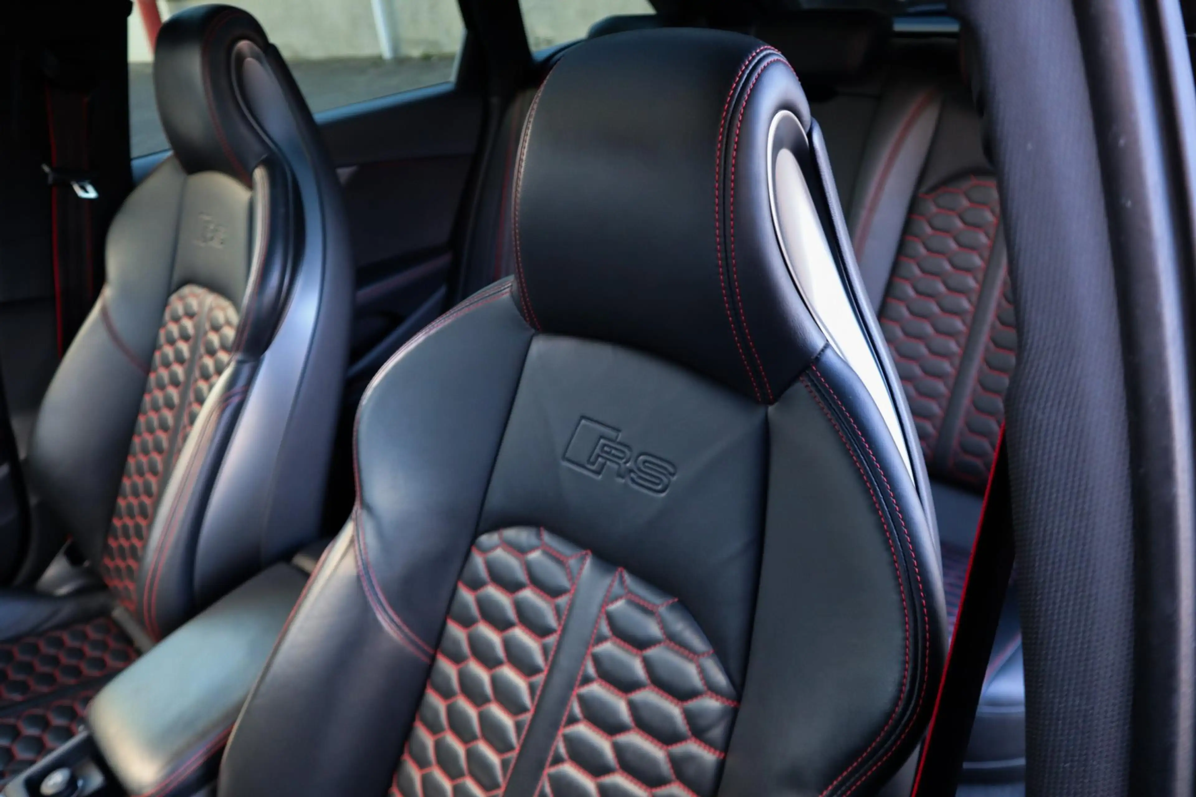 Audi RS4 A4 Avant 2.9 TFSI quattro B&O Panodak — photo 2