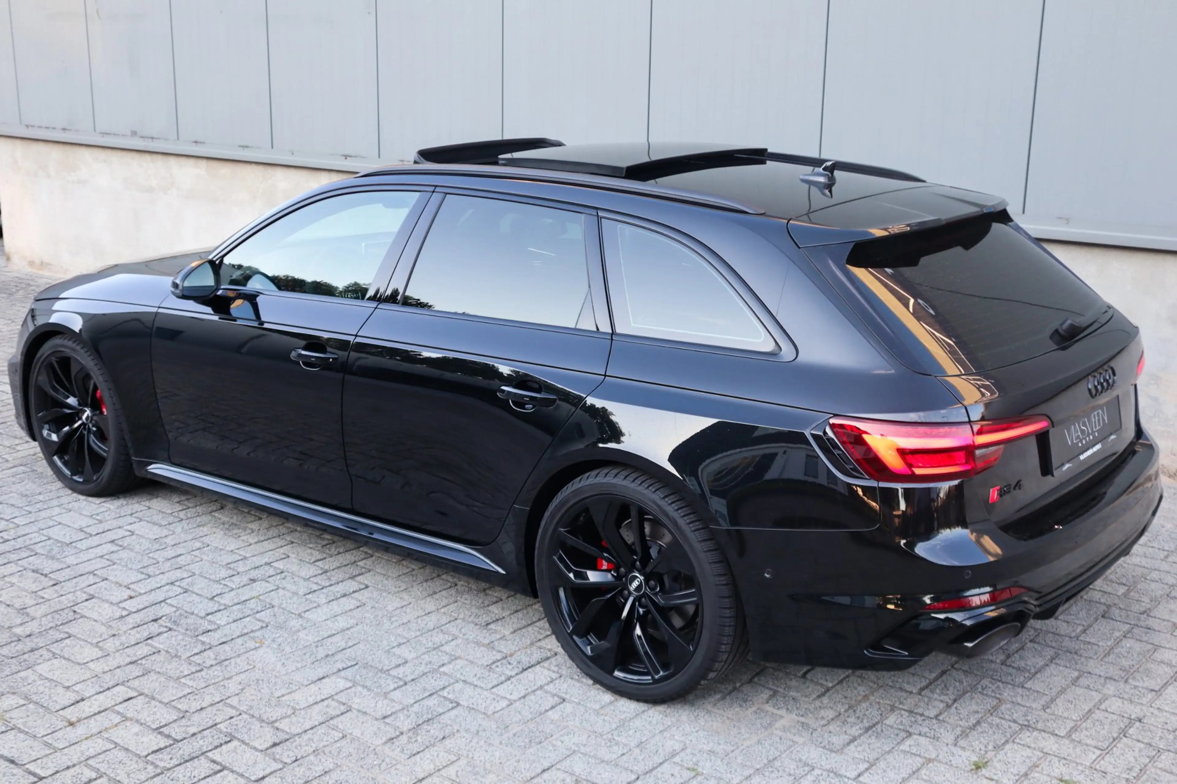 Audi RS4 A4 Avant 2.9 TFSI quattro B&O Panodak — photo 11