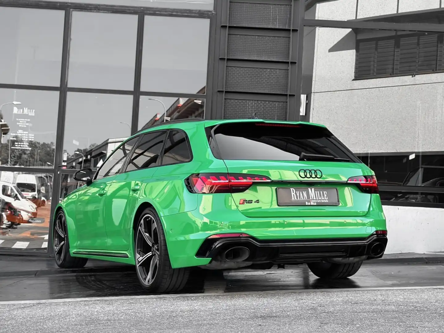 Audi RS4 Avant TFSI Competition plus quattro tiptronic Verde - 2