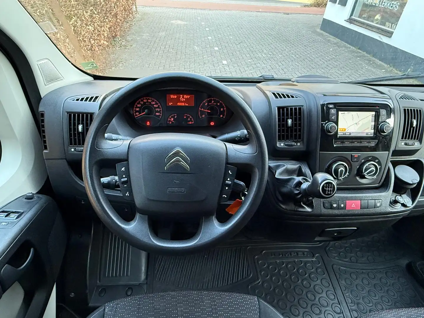 Citroen Jumper 35 2.0 BlueHDi L2H2 I Navigatie I Zwart - 2