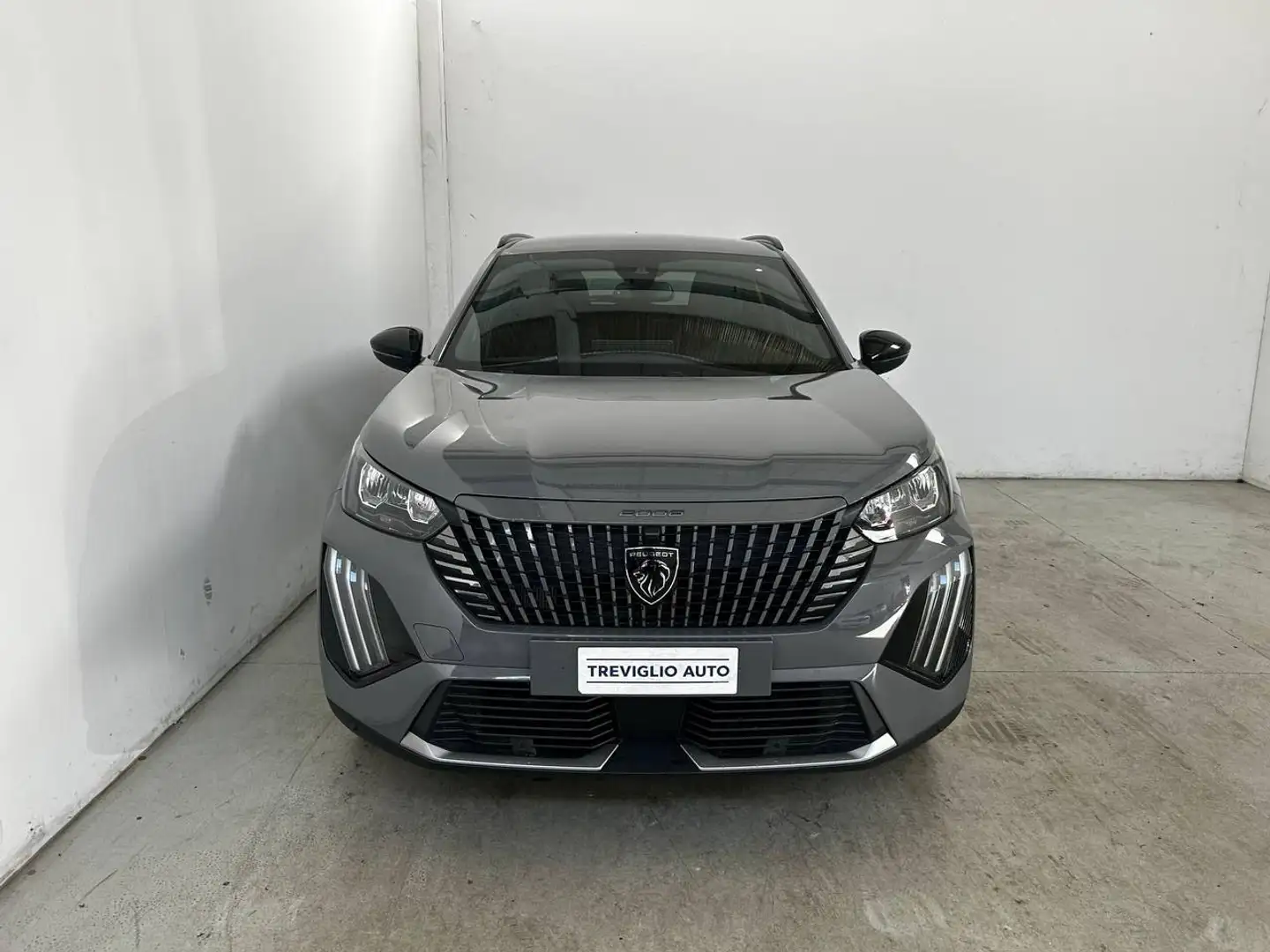 Peugeot 2008 Hybrid 145 e-DCS6 Allure VISION PACK DRIVE ASSIST Grijs - 2