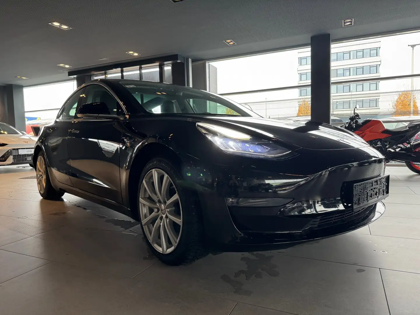 Tesla Model 3 Standard Range RWD Plus 57,5kWh Schwarz - 2