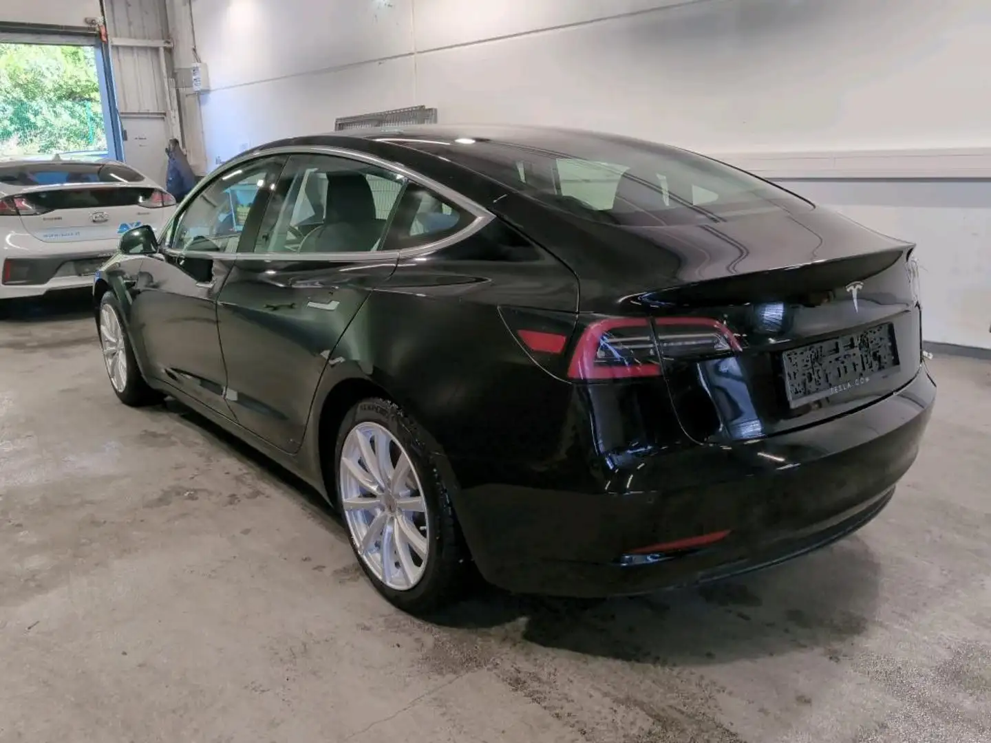 Tesla Model 3 Long Range AWD 75kWh Schwarz - 2