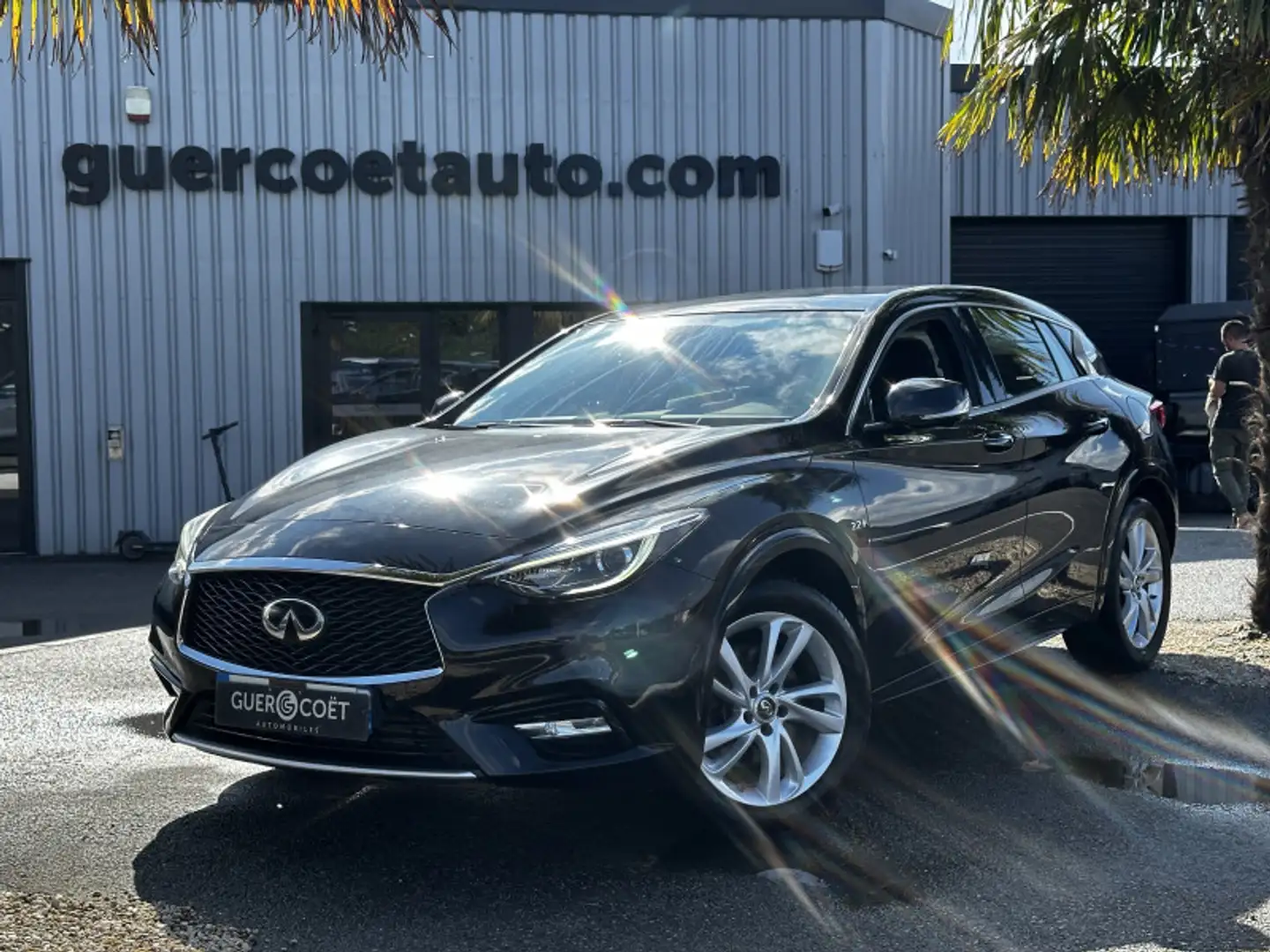 Infiniti Q30 2.2D 170CH PREMIUM TECH DCT7 Noir - 2