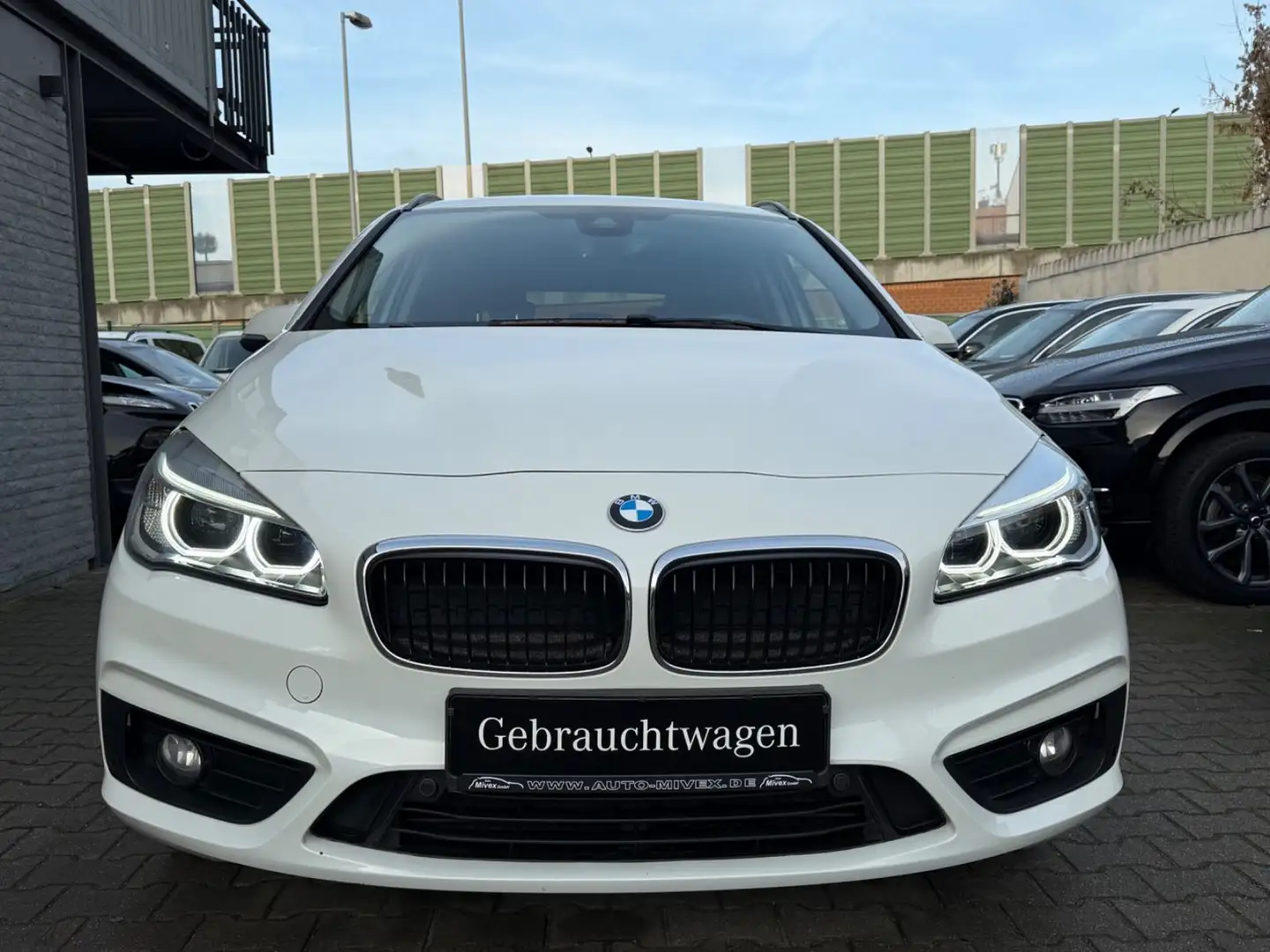 BMW 218 i Active Tourer Advantage Aut.LED NAVI Weiß - 2