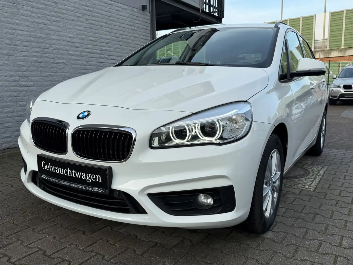 BMW 218 i Active Tourer Advantage Aut.LED NAVI Weiß - 1