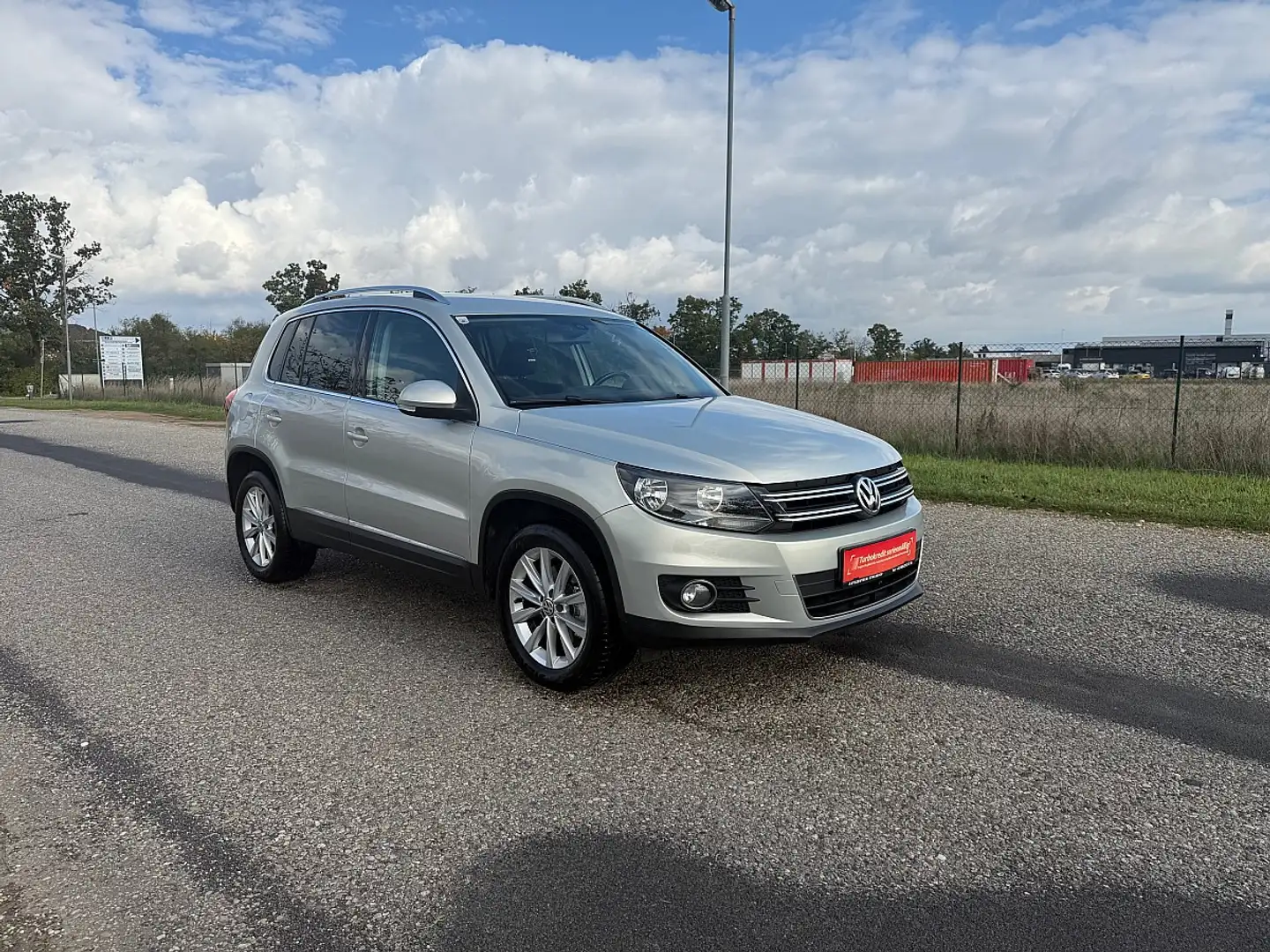 Volkswagen Tiguan 2,0 TDI BMT 4Motion Sport&Style DPF DSG **Highl... Grau - 2