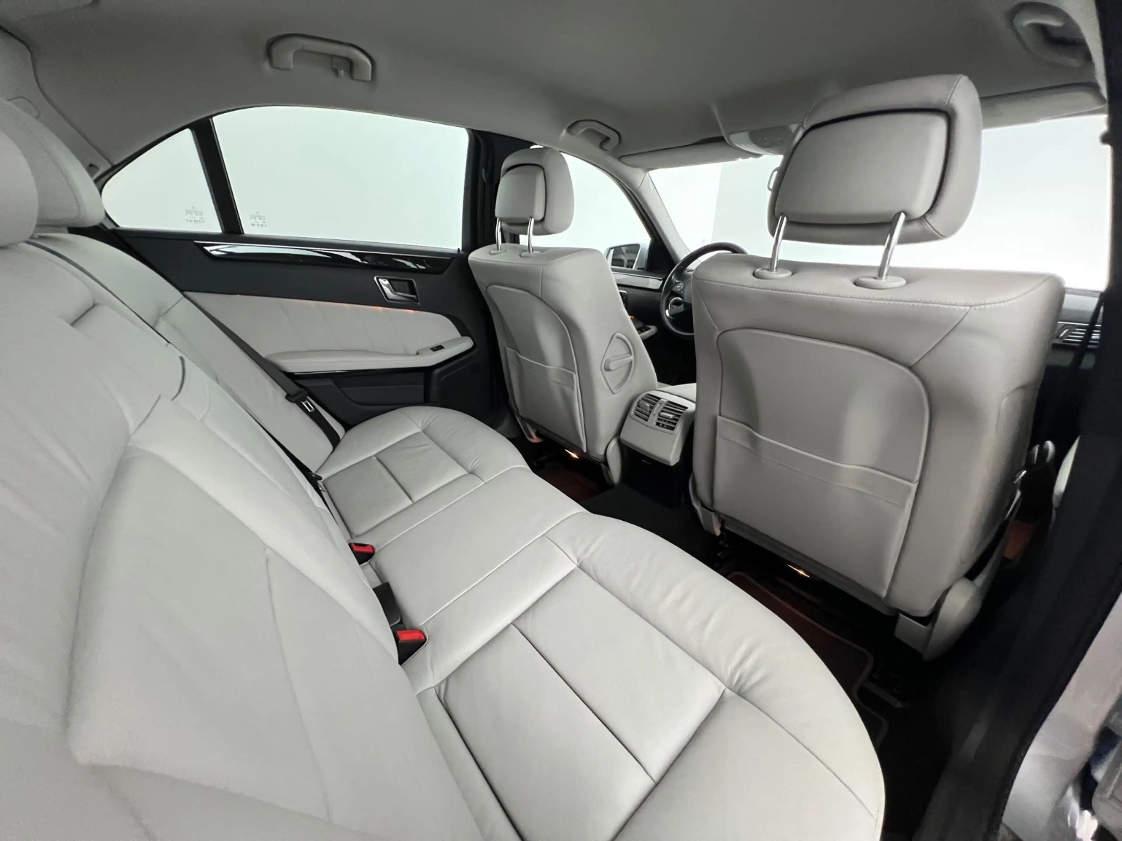 Mercedes-Benz E 350 CGI / RENTNER/  71.tKM / 292PS / V6 / ILS — photo 10
