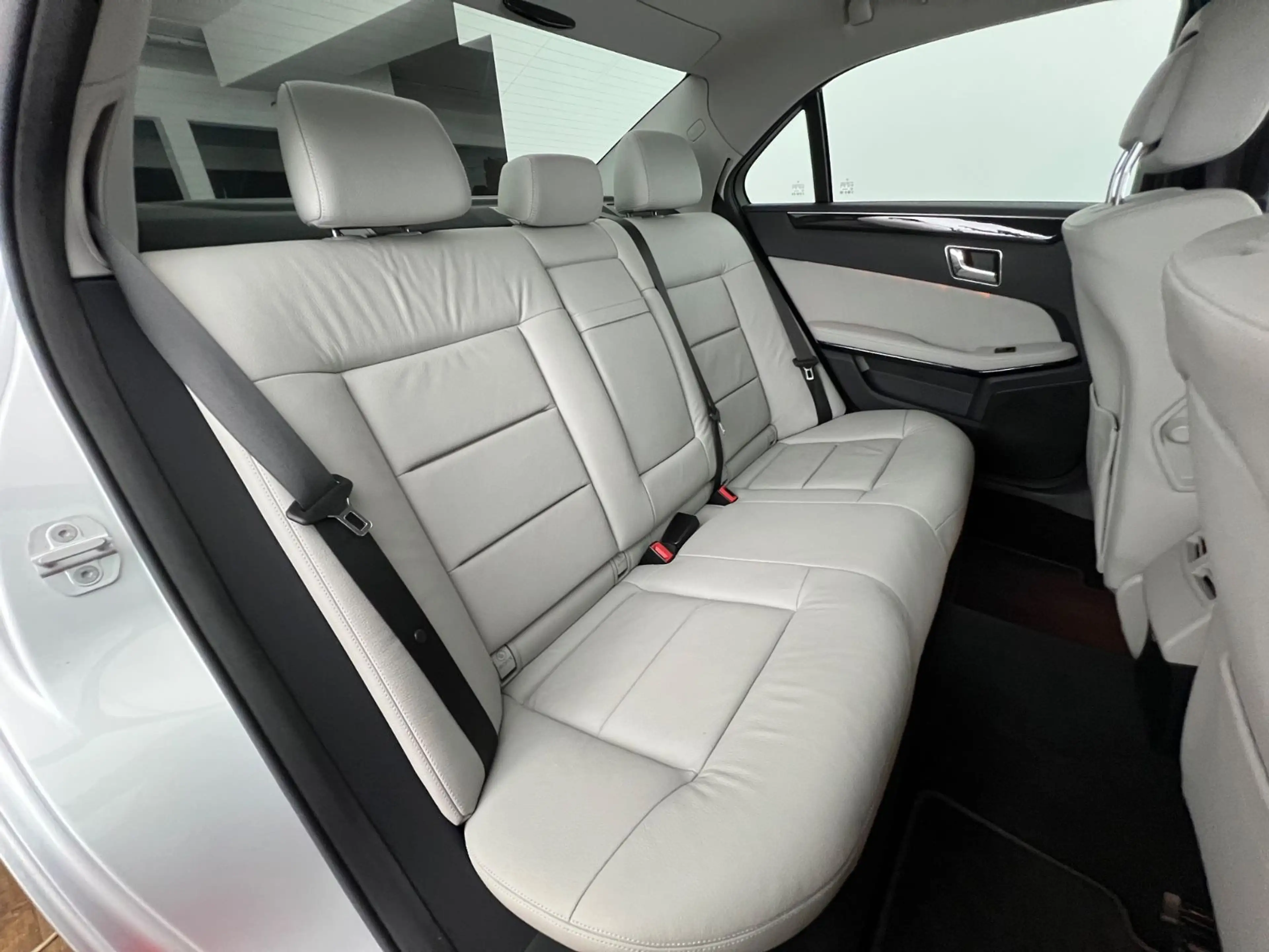 Mercedes-Benz E 350 CGI / RENTNER/  71.tKM / 292PS / V6 / ILS — photo 9