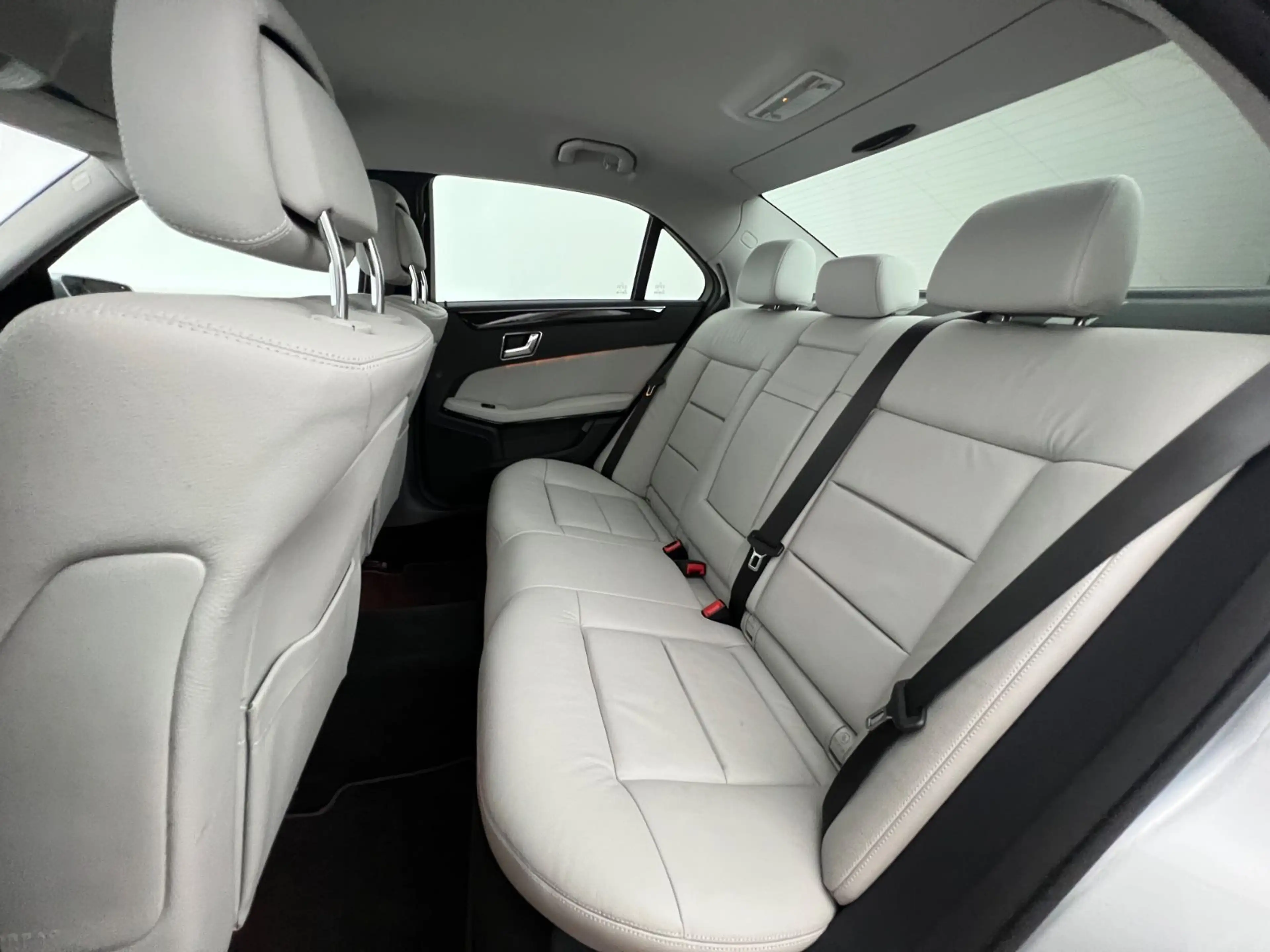 Mercedes-Benz E 350 CGI / RENTNER/  71.tKM / 292PS / V6 / ILS — photo 13